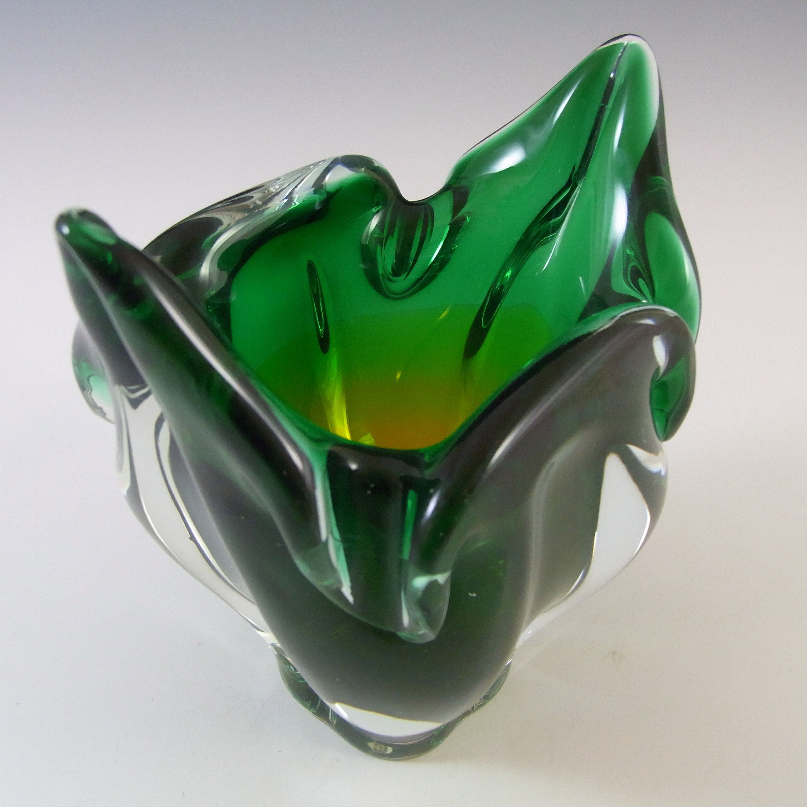 Chřibská #296/4/13 Czech Green & Yellow Glass Vase - Click Image to Close
