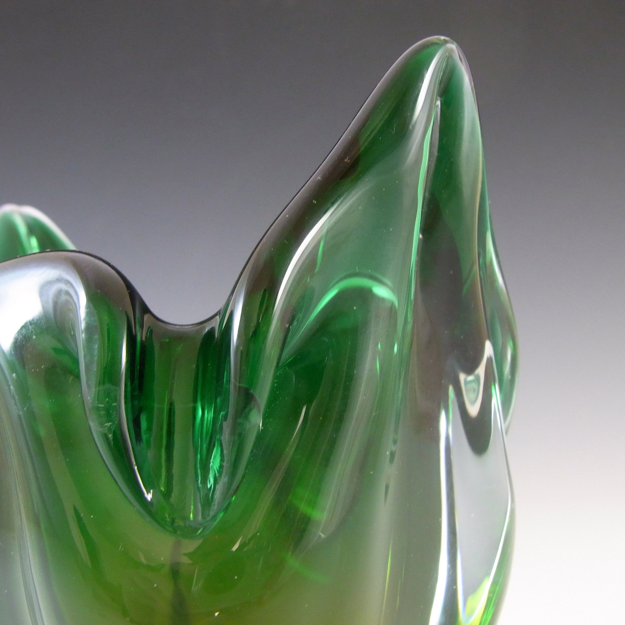 (image for) Chřibská #296/4/13 Czech Green & Yellow Glass Vase - Click Image to Close