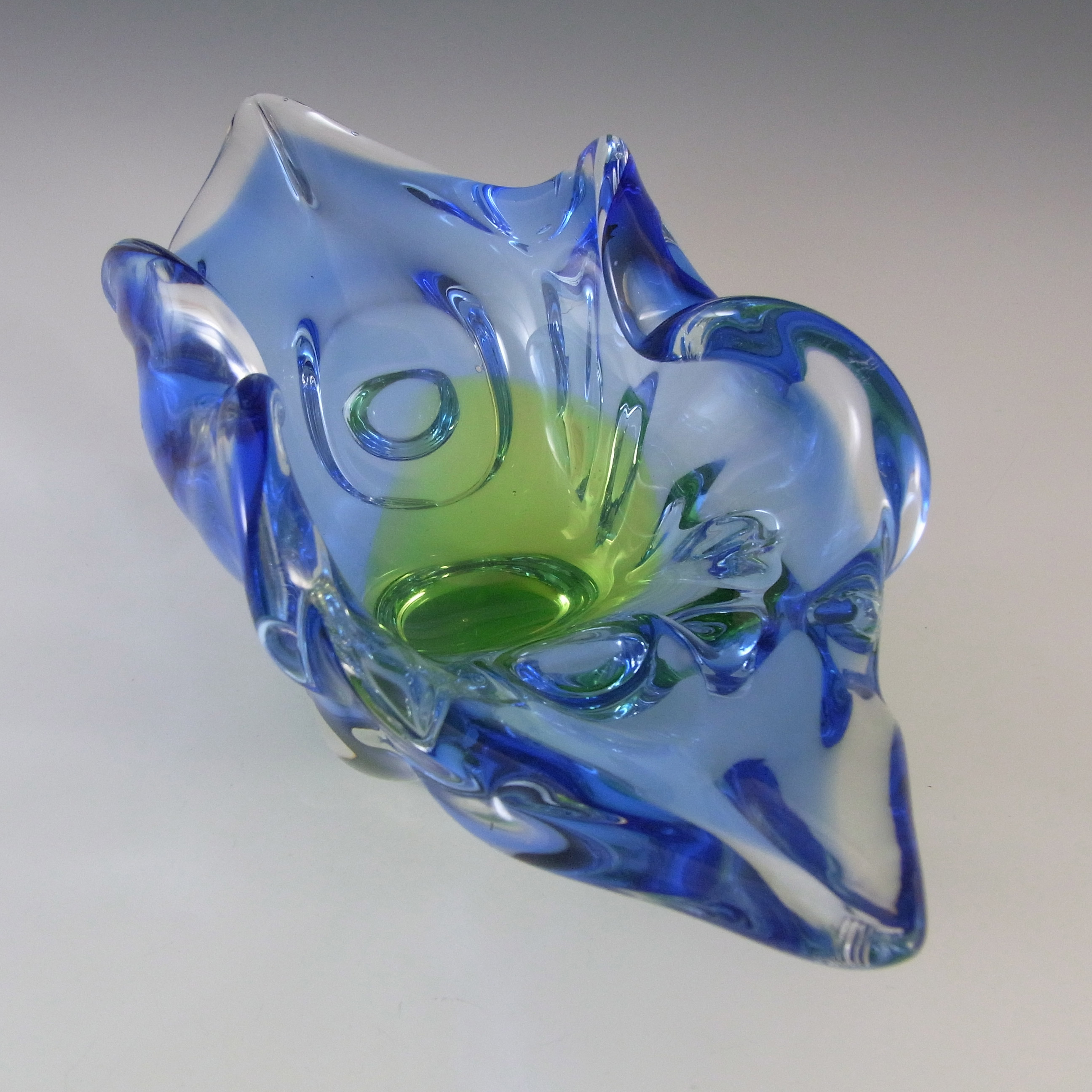 Chřibská Mid Century Czech Blue & Green Glass Bowl - Click Image to Close