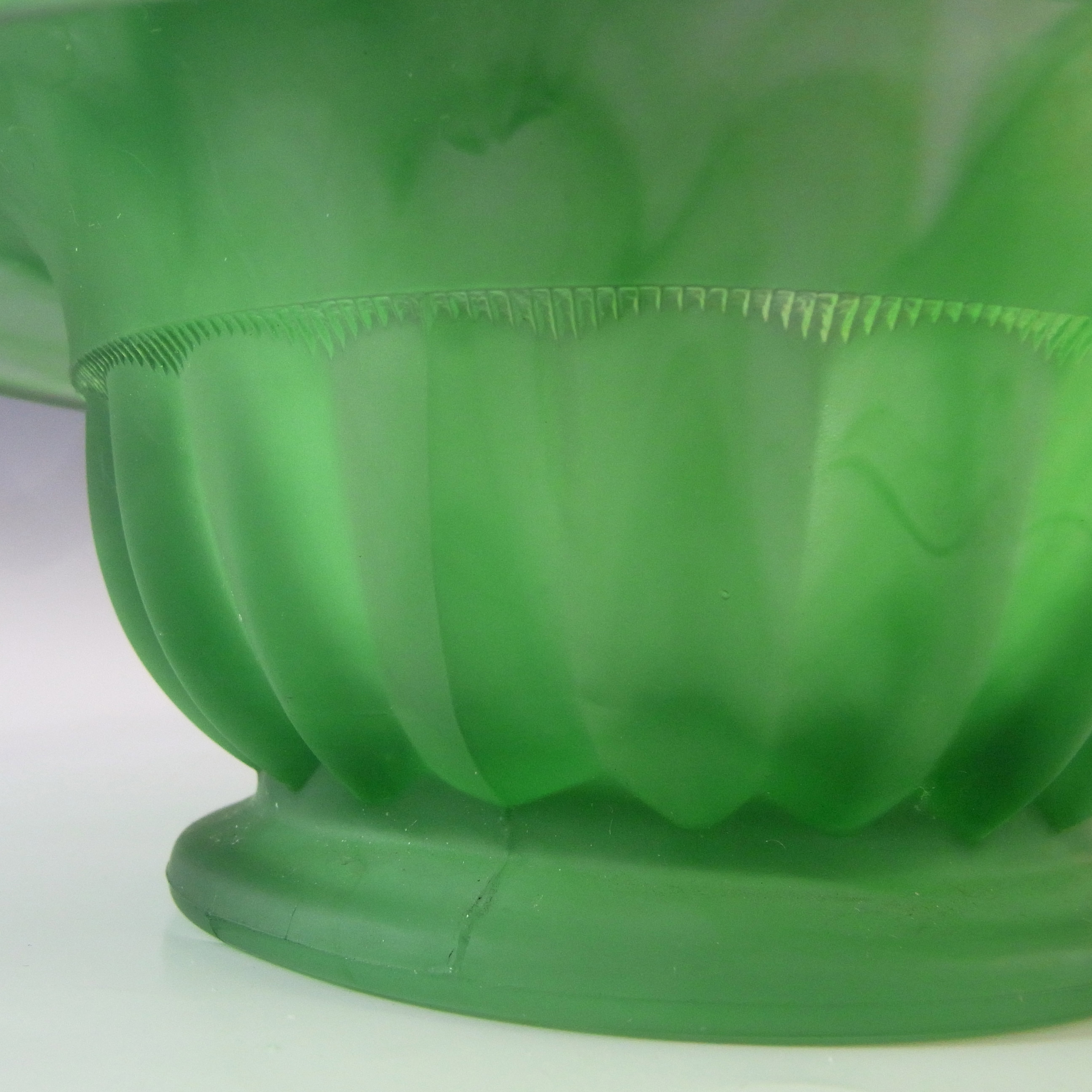 (image for) Davidson #1910BD Large Art Deco Green Cloud Glass Bowl - Click Image to Close