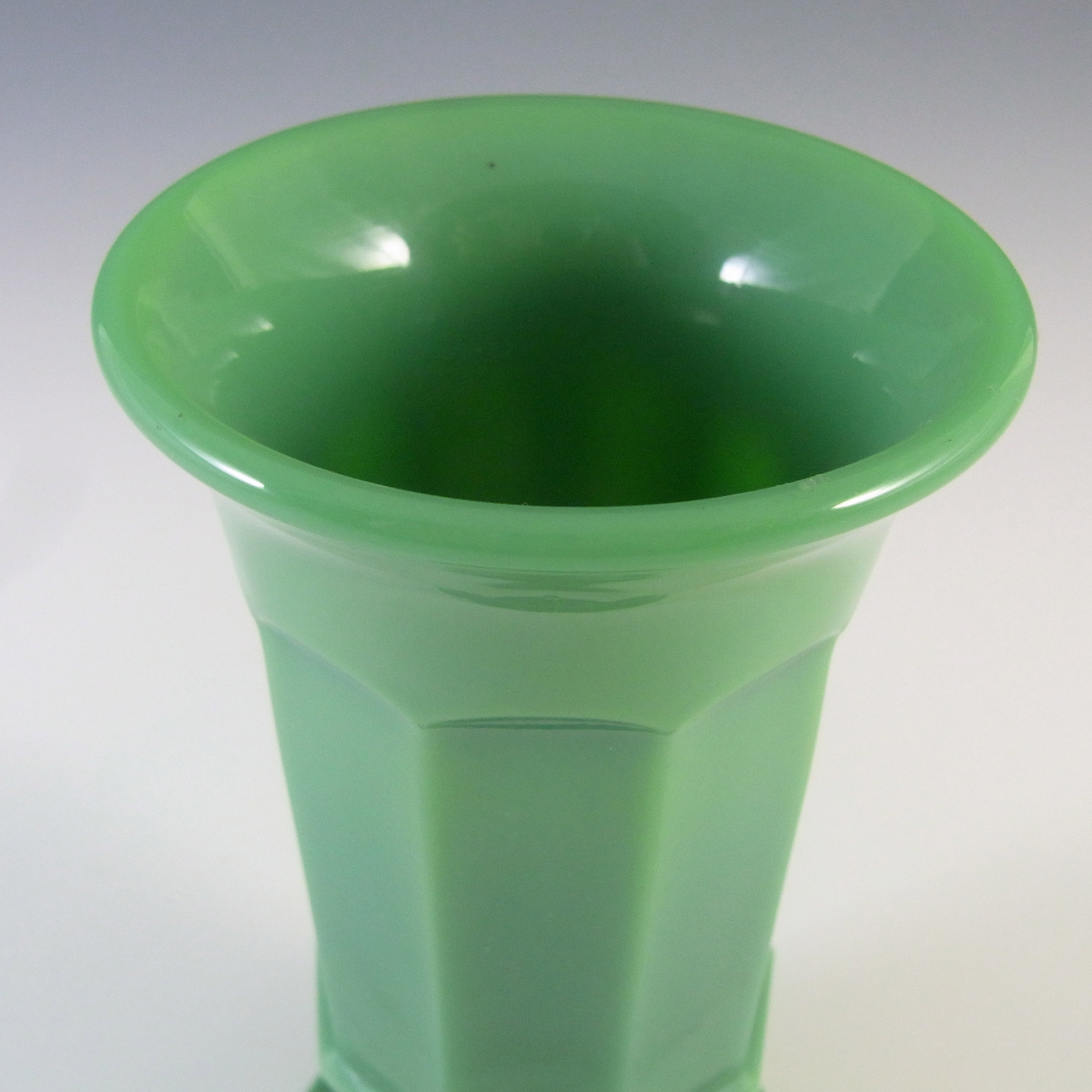 (image for) Pair of Davidson Art Deco 6" Jade Green Glass Vases #279 - Click Image to Close