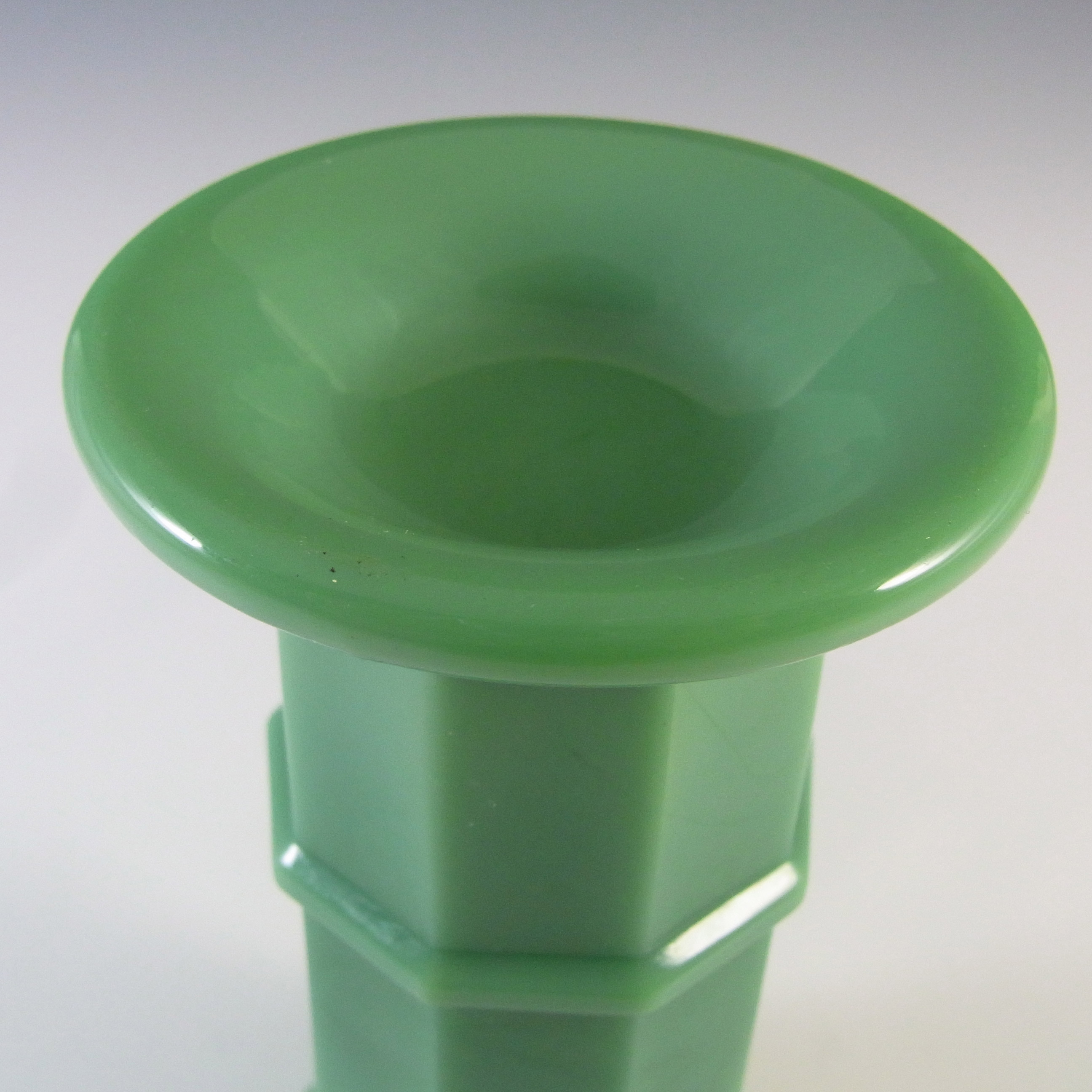 Pair of Davidson Art Deco 6" Jade Green Glass Vases #279 - Click Image to Close