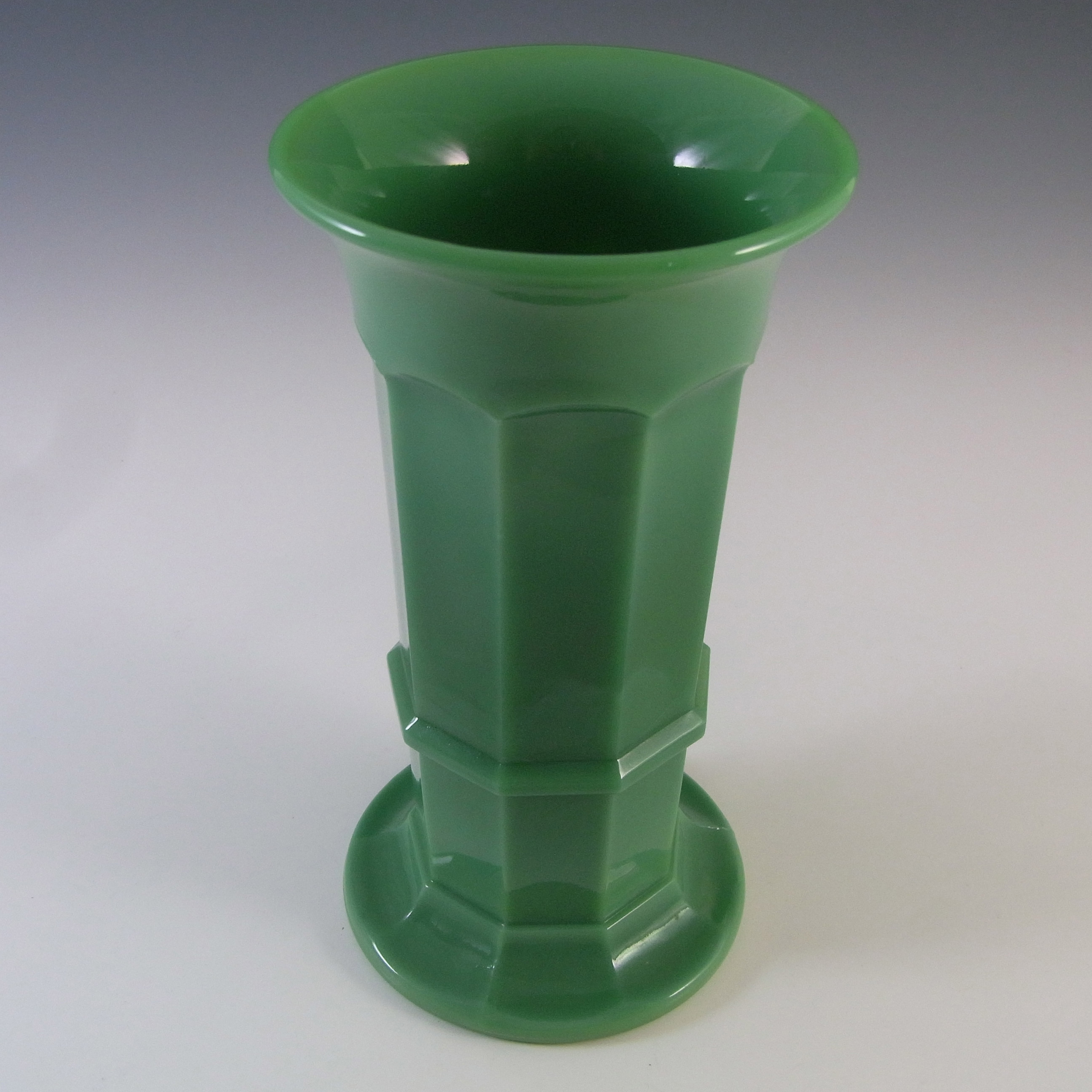 (image for) Davidson Art Deco 8" Jade Green Glass Vase #279 - Click Image to Close