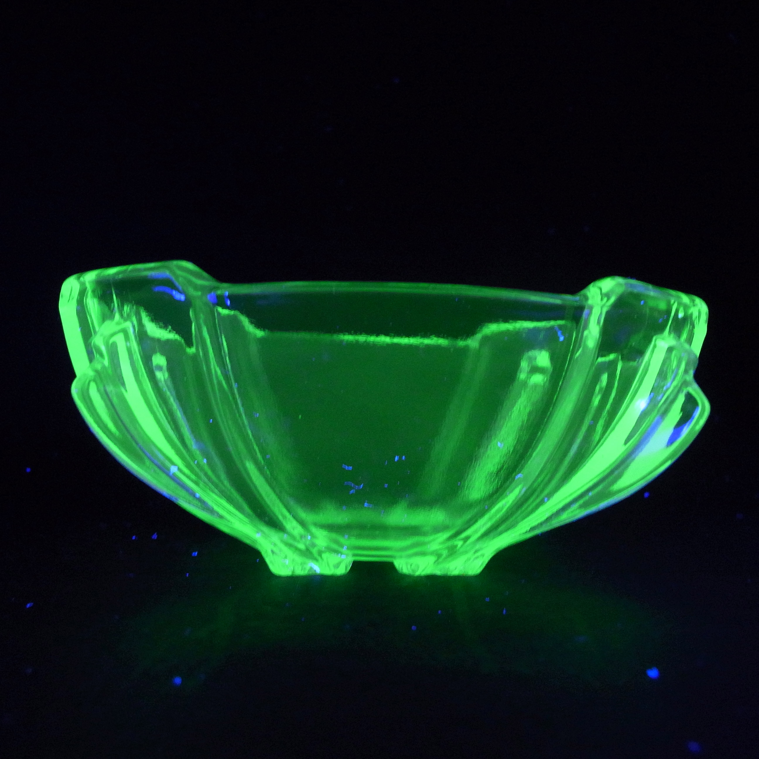 Stölzle #19250 Czech Art Deco 1930's Uranium Green Glass Bowl - Click Image to Close