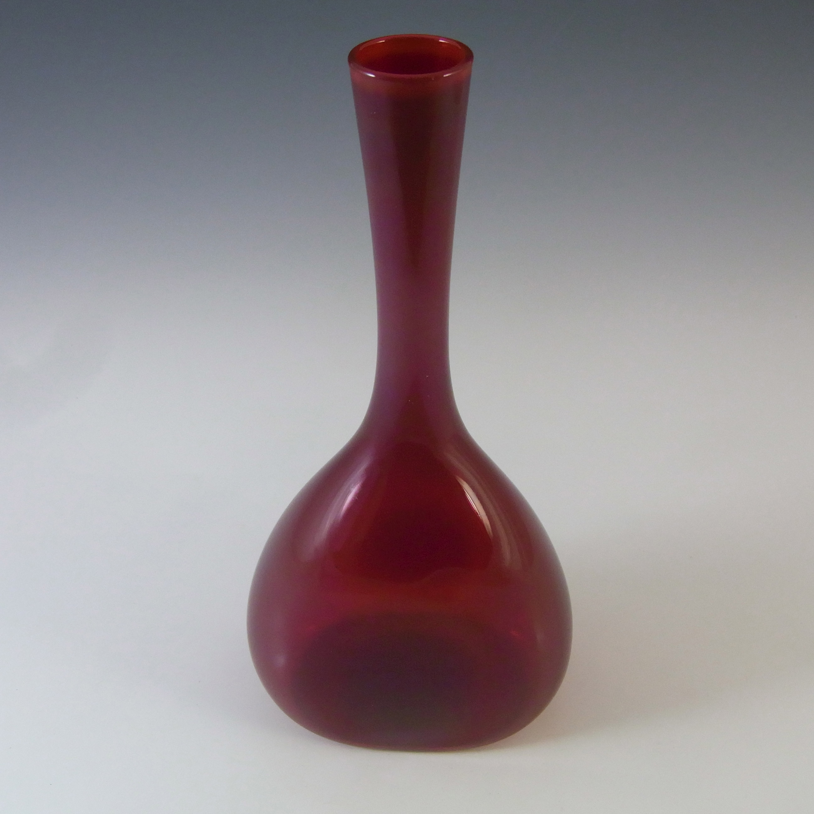 Elme Vintage Scandinavian Cherry Red Glass 'Flattened' Vase - Click Image to Close