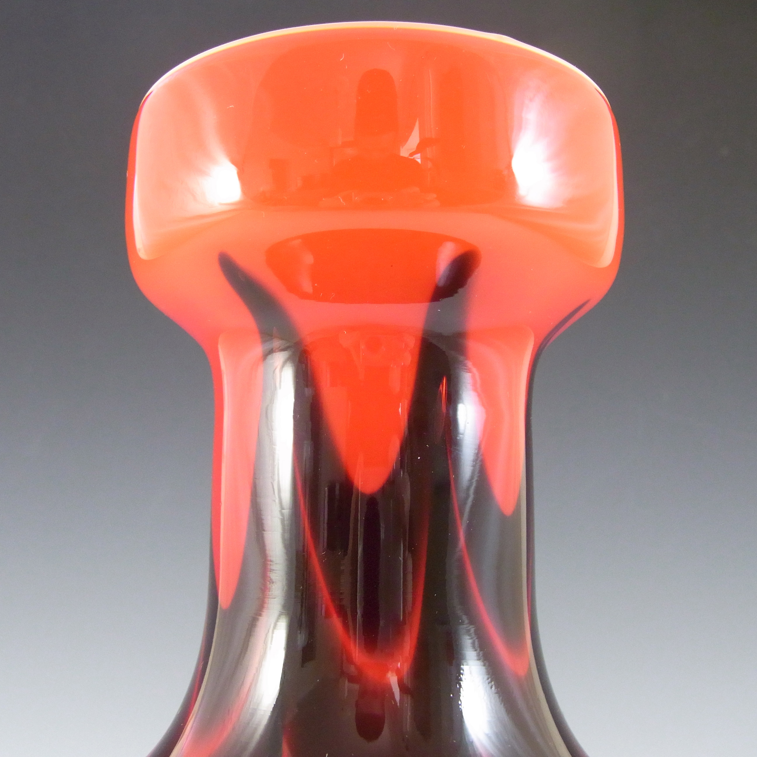 V.B. Opaline Florence Empoli Marbled Red & Black Glass Vase - Click Image to Close