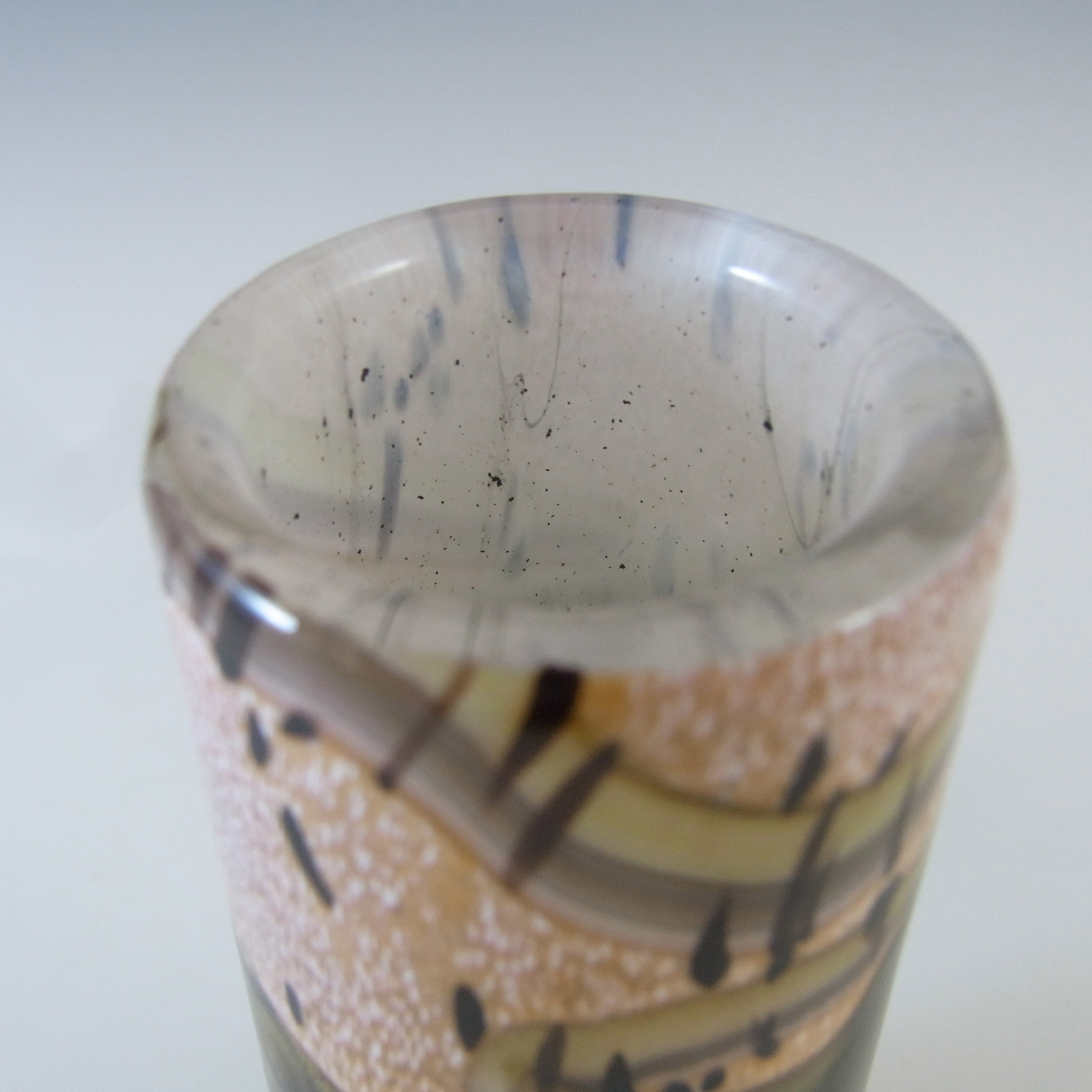 SIGNED Gozo Maltese Sandy Brown Glass 'Seashell' Vase - Click Image to Close