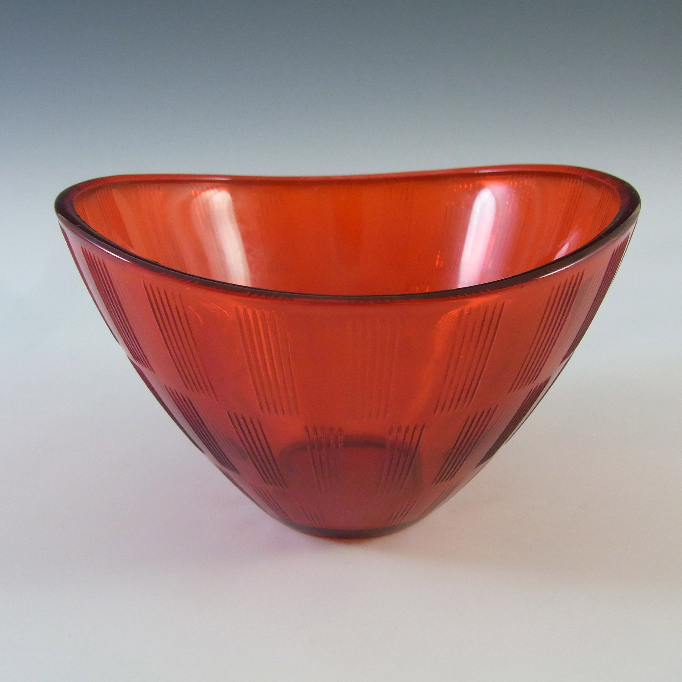 (image for) Gullaskruf Vintage Red Glass 'Randi' Bowl by Lennart Andersson - Click Image to Close