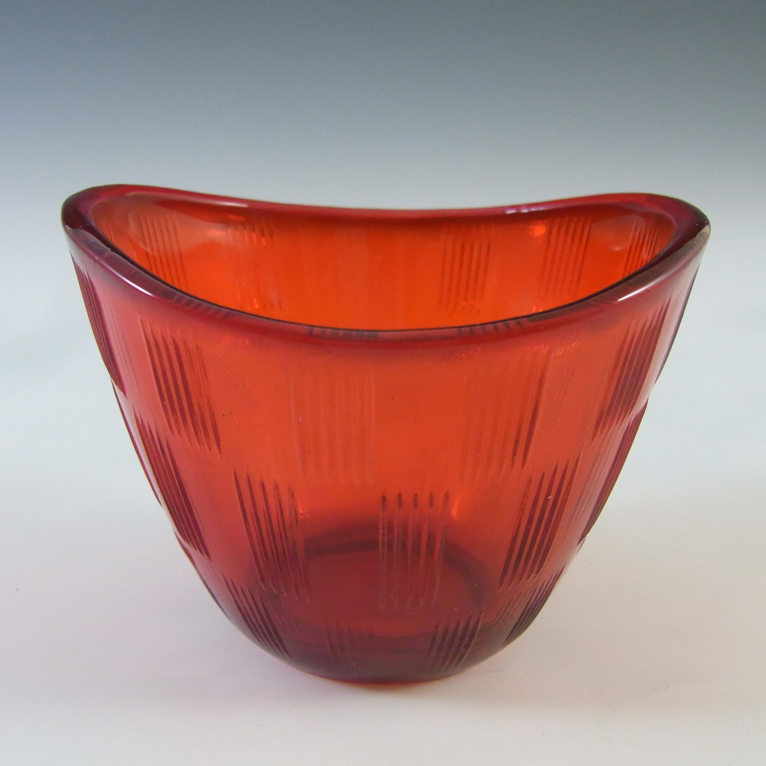 (image for) Gullaskruf Retro Red Glass 'Randi' Bowl by Lennart Andersson - Click Image to Close