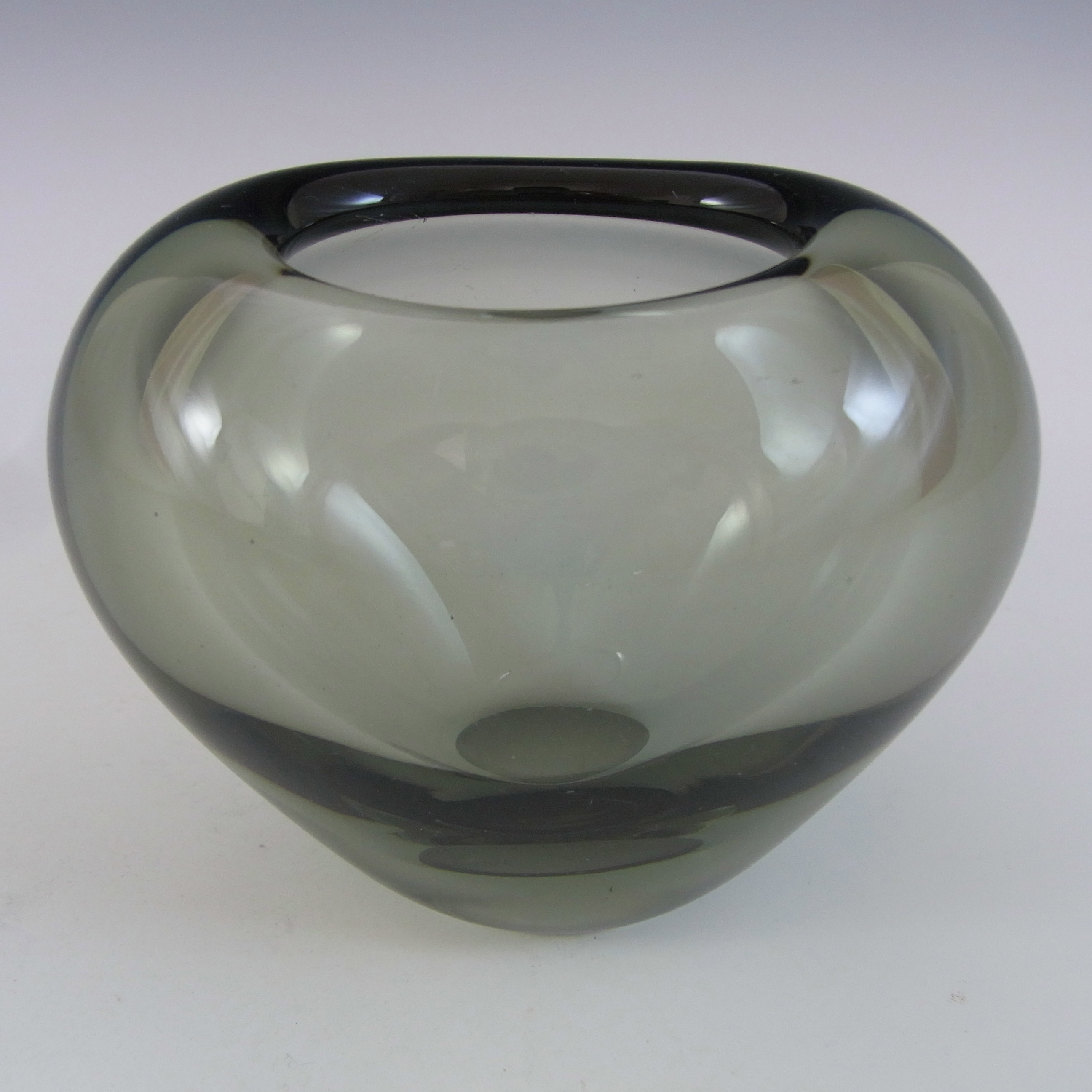 (image for) Holmegaard #15734 Per Lutken 'Smoke' Glass 'Minuet' Vase - Signed - Click Image to Close
