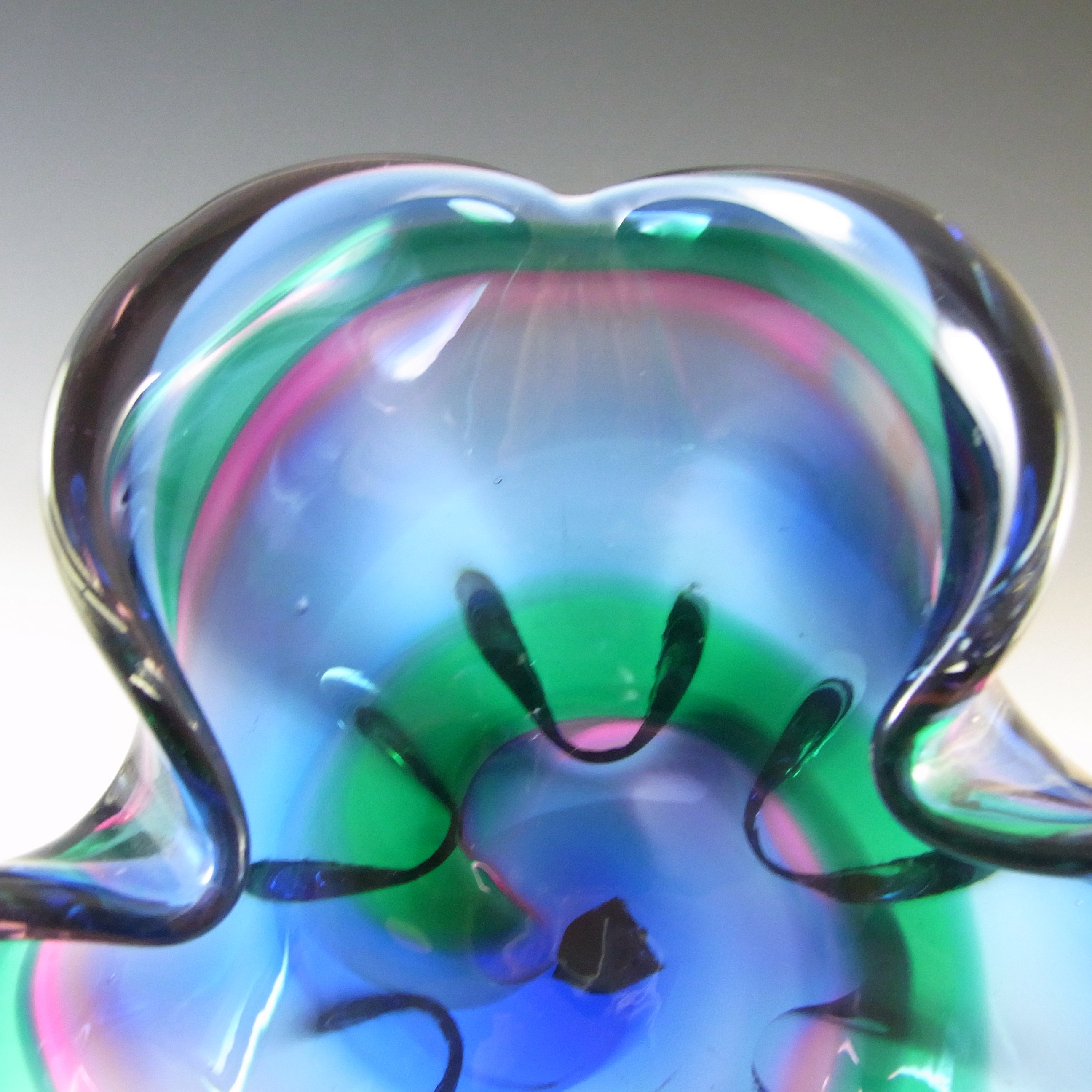 (image for) Iwatsu Japanese Multicoloured Cased Glass Bowl, "Best Art Glass" Label - Click Image to Close