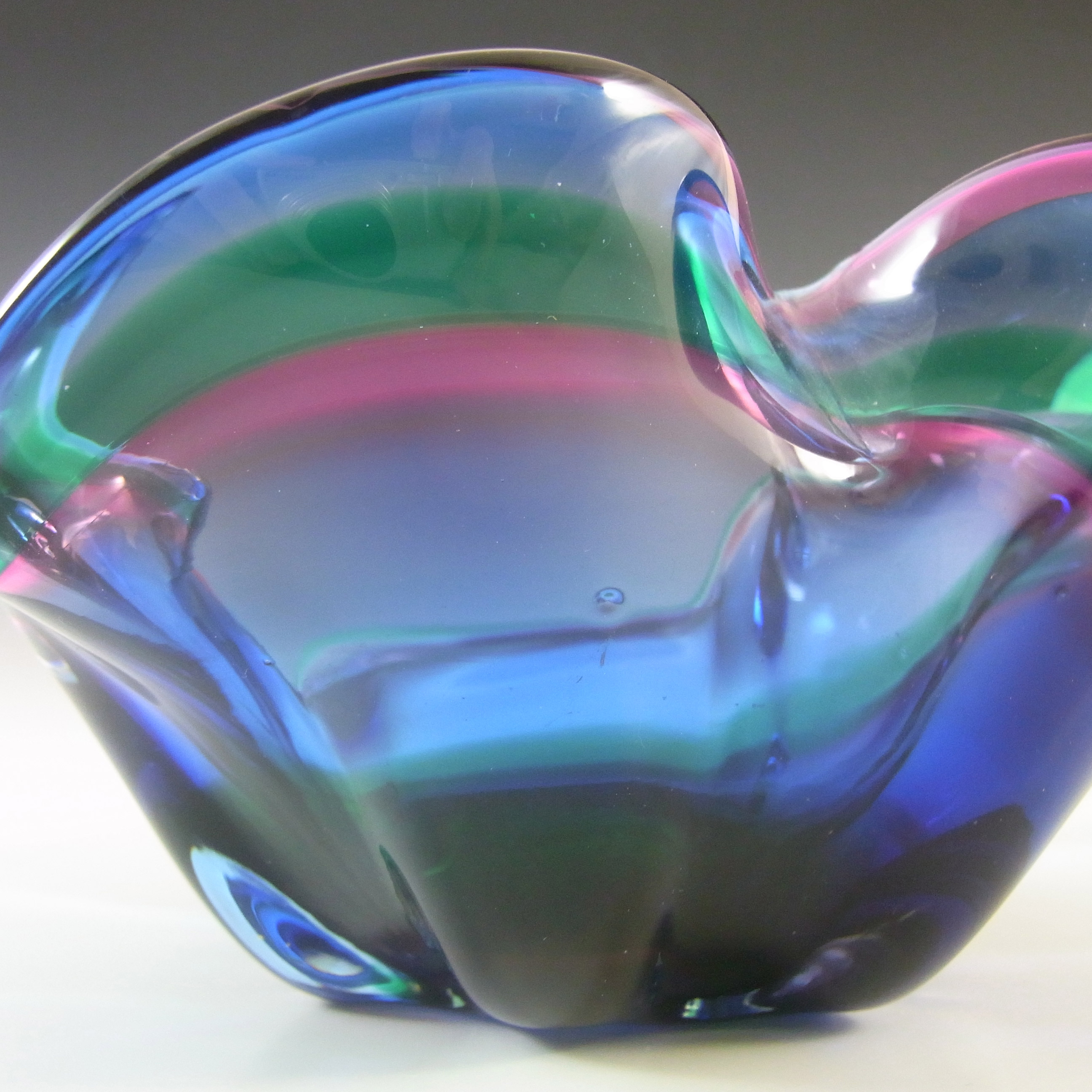 (image for) Iwatsu Japanese Multicoloured Cased Glass Bowl, "Best Art Glass" Label - Click Image to Close