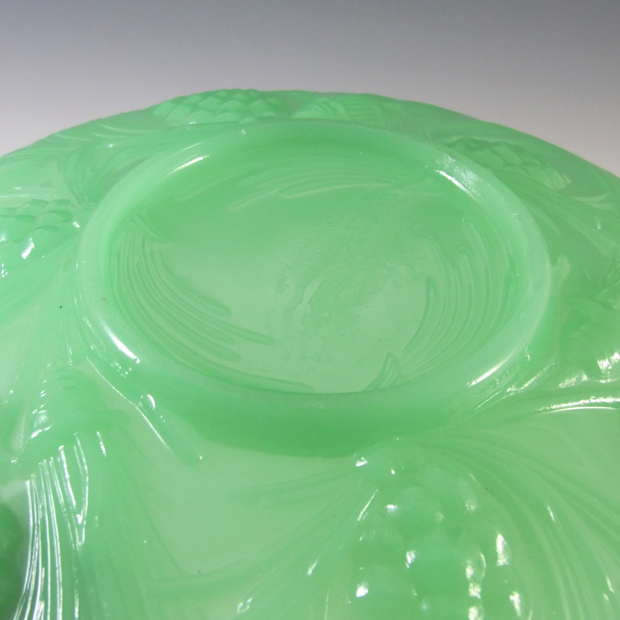 Jobling #5000 Art Deco Uranium Jade Green Glass Fircone Bowl - Click Image to Close