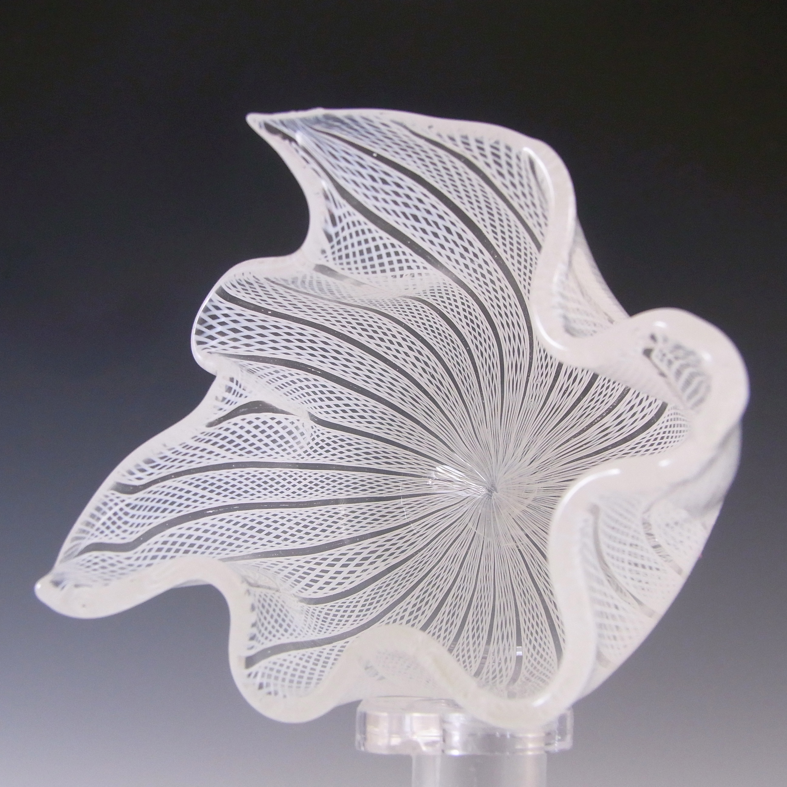 Murano White Zanfirico Filigree Glass Handkerchief Vase - Click Image to Close