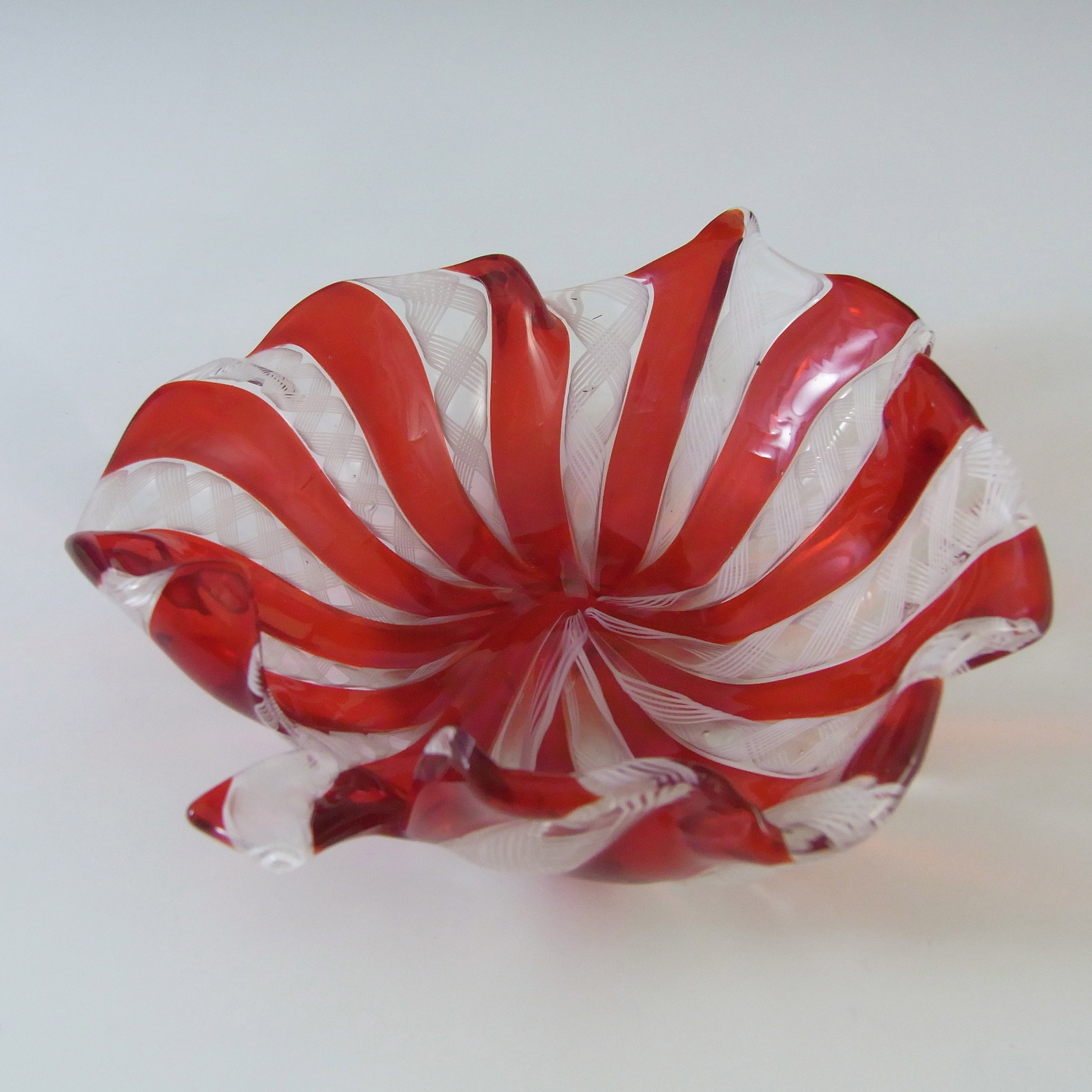 Murano White Zanfirico & Red Filigree Glass Leaf Bowl - Click Image to Close