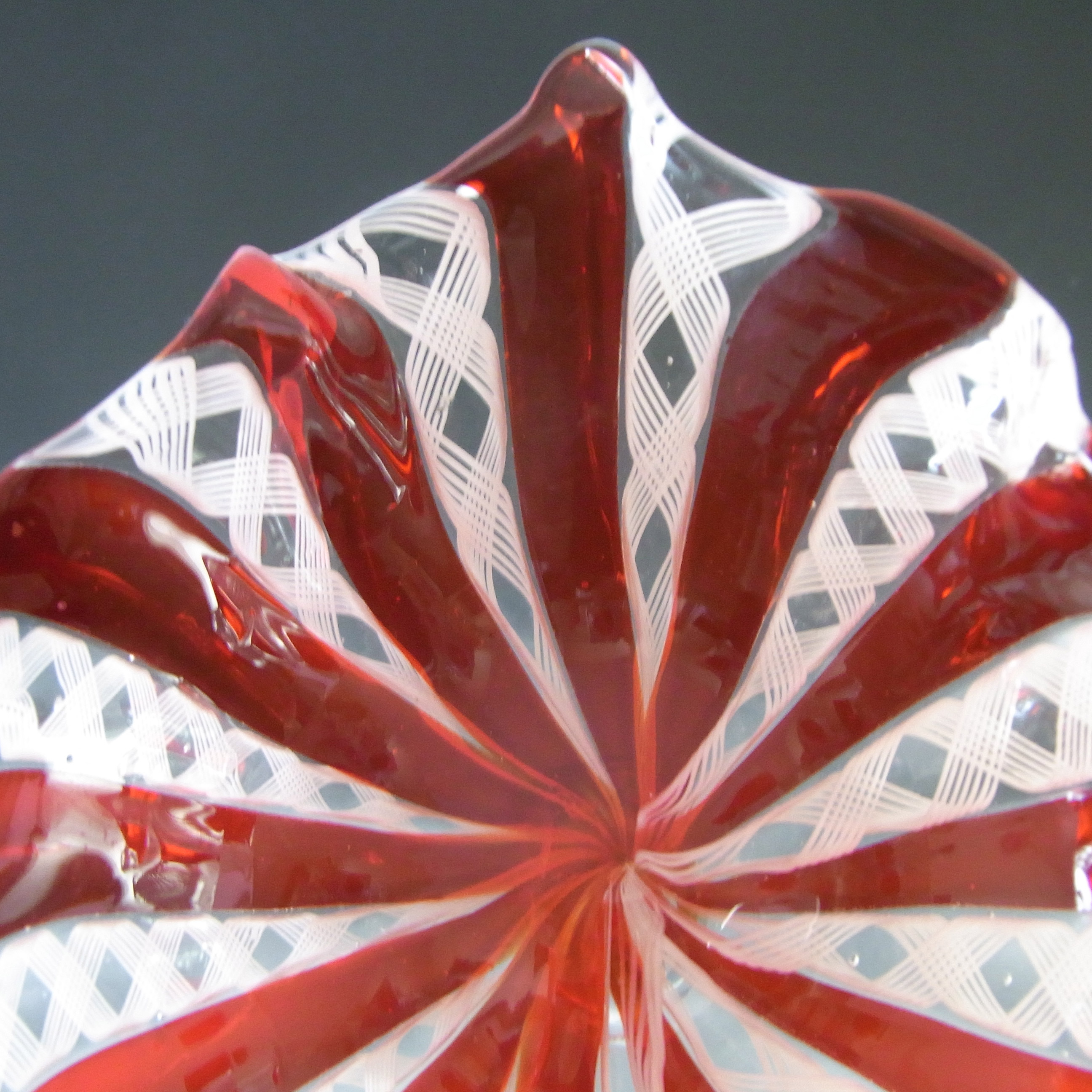 (image for) Murano White Zanfirico & Red Filigree Glass Leaf Bowl - Click Image to Close