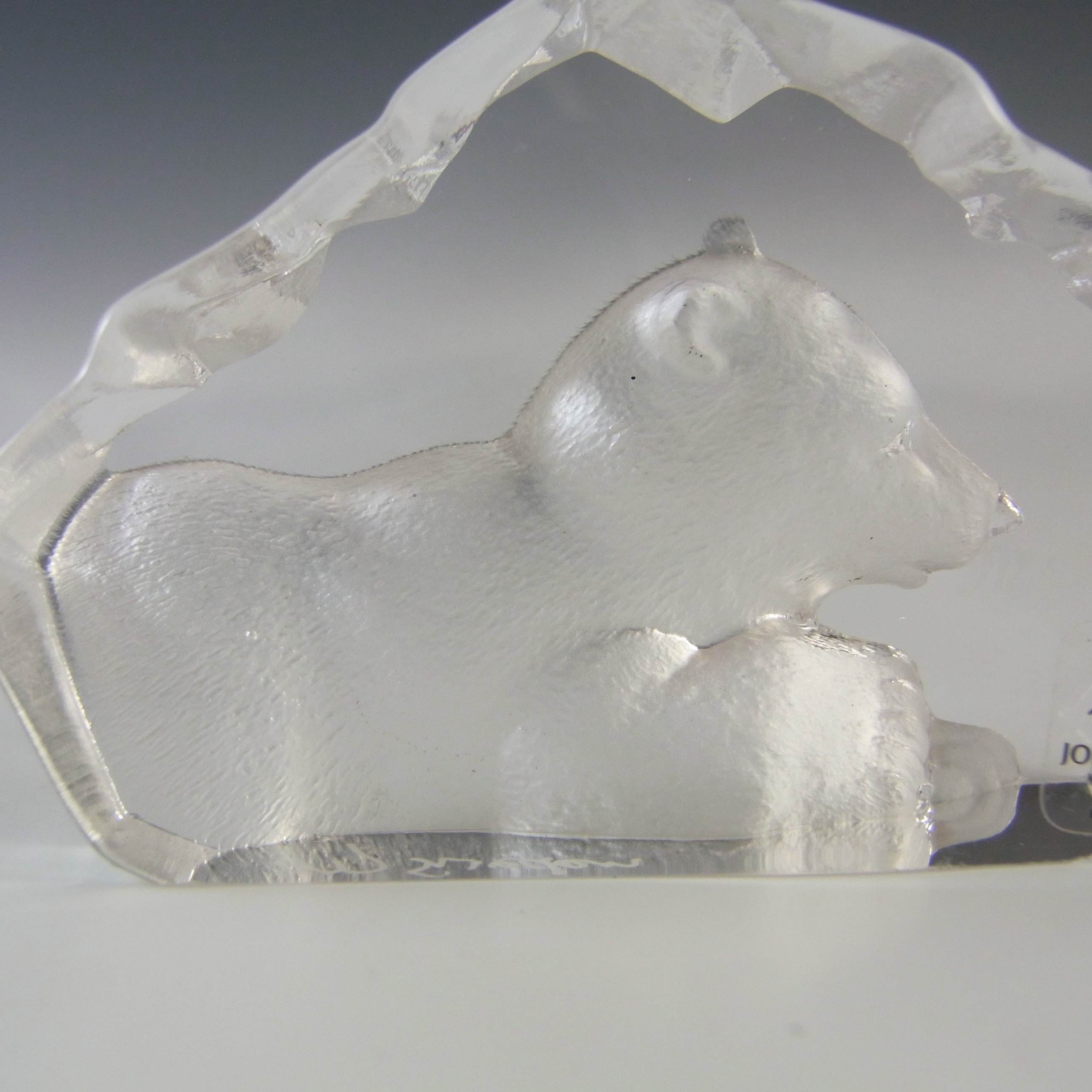Mats Jonasson #88109 Swedish Glass Polar Bear Paperweight - Signed - Click Image to Close