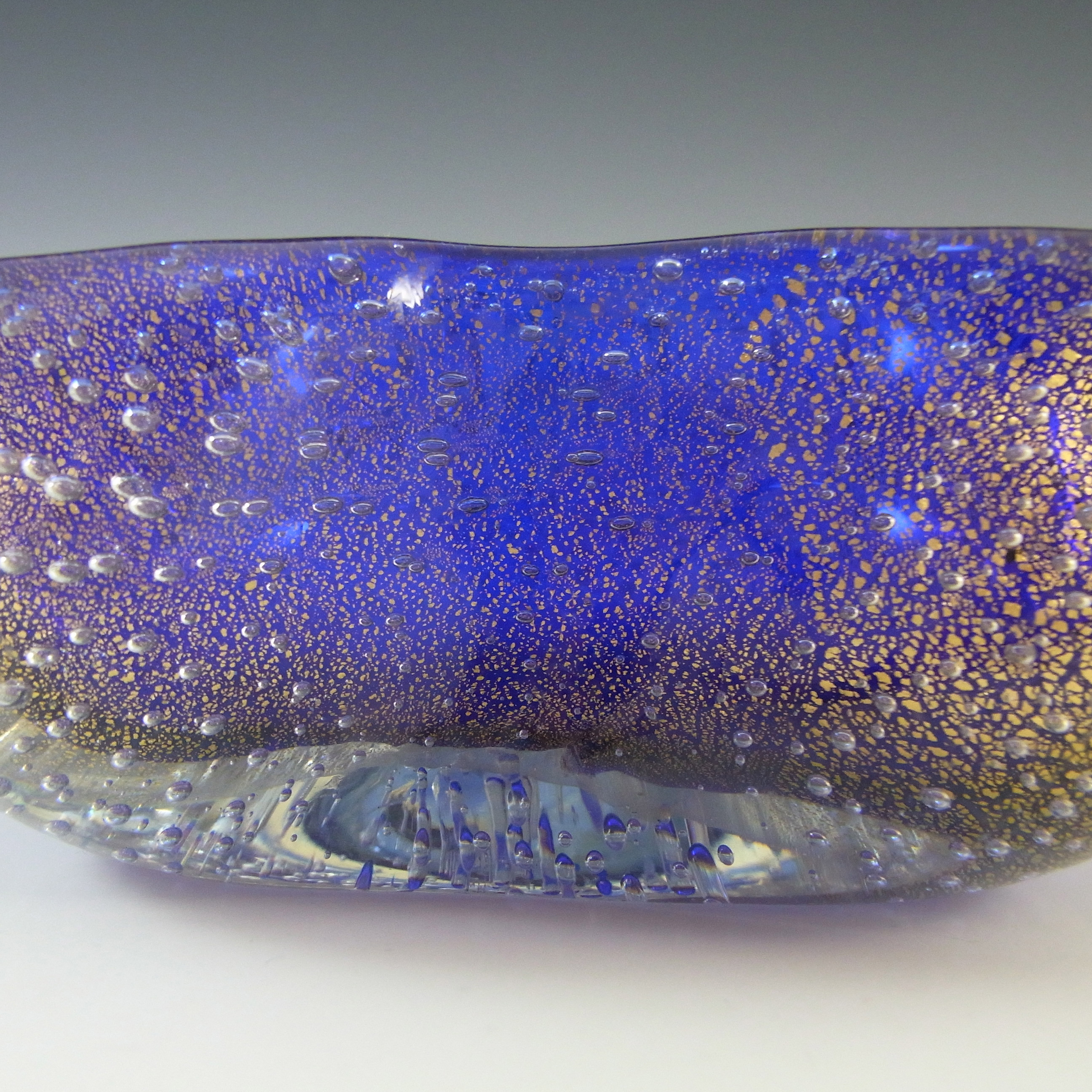 Murano Gold Leaf & Bullicante Blue Glass Kidney Bowl - Click Image to Close