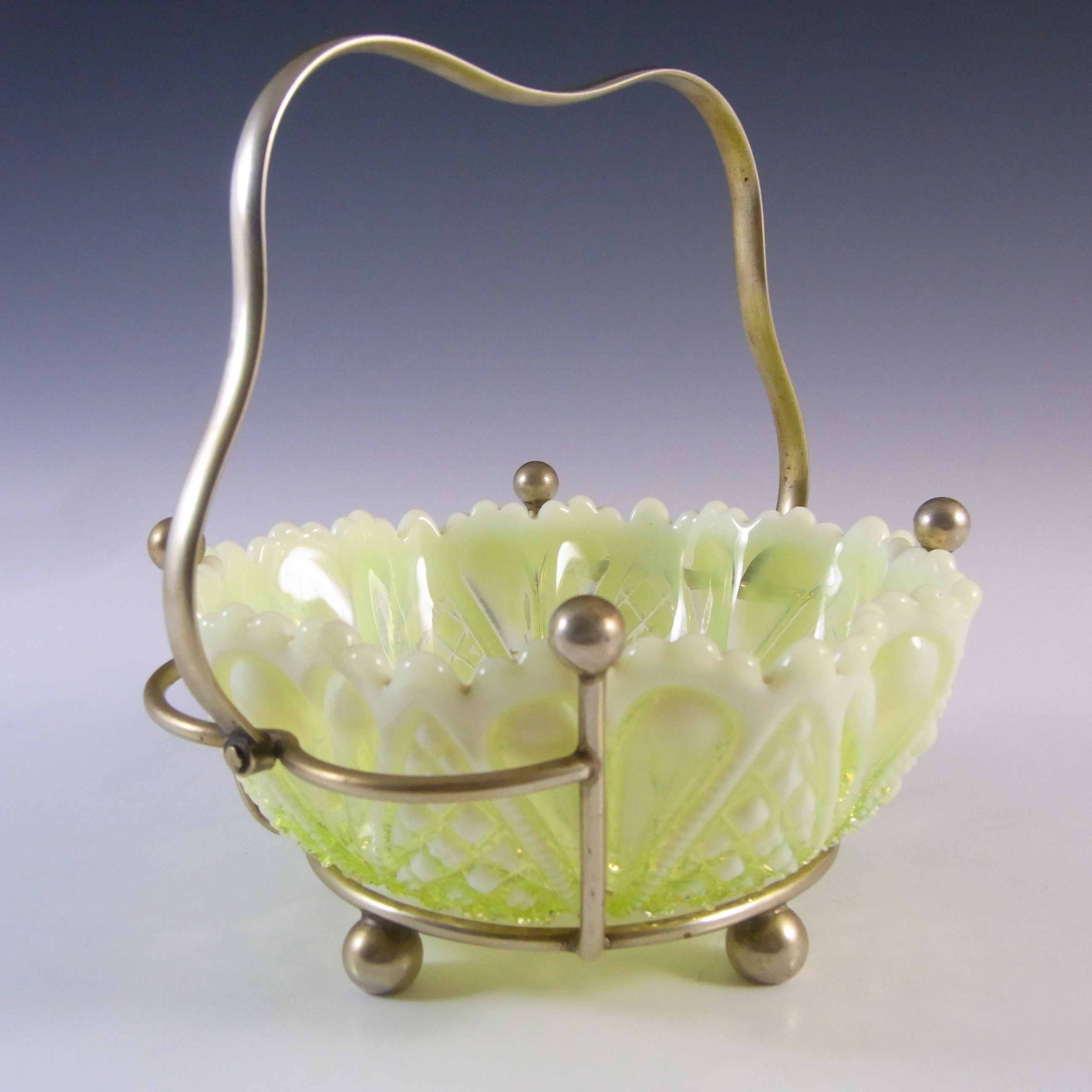 Davidson Primrose Pearline Glass Bowl & Silver Plated Stand - Click Image to Close