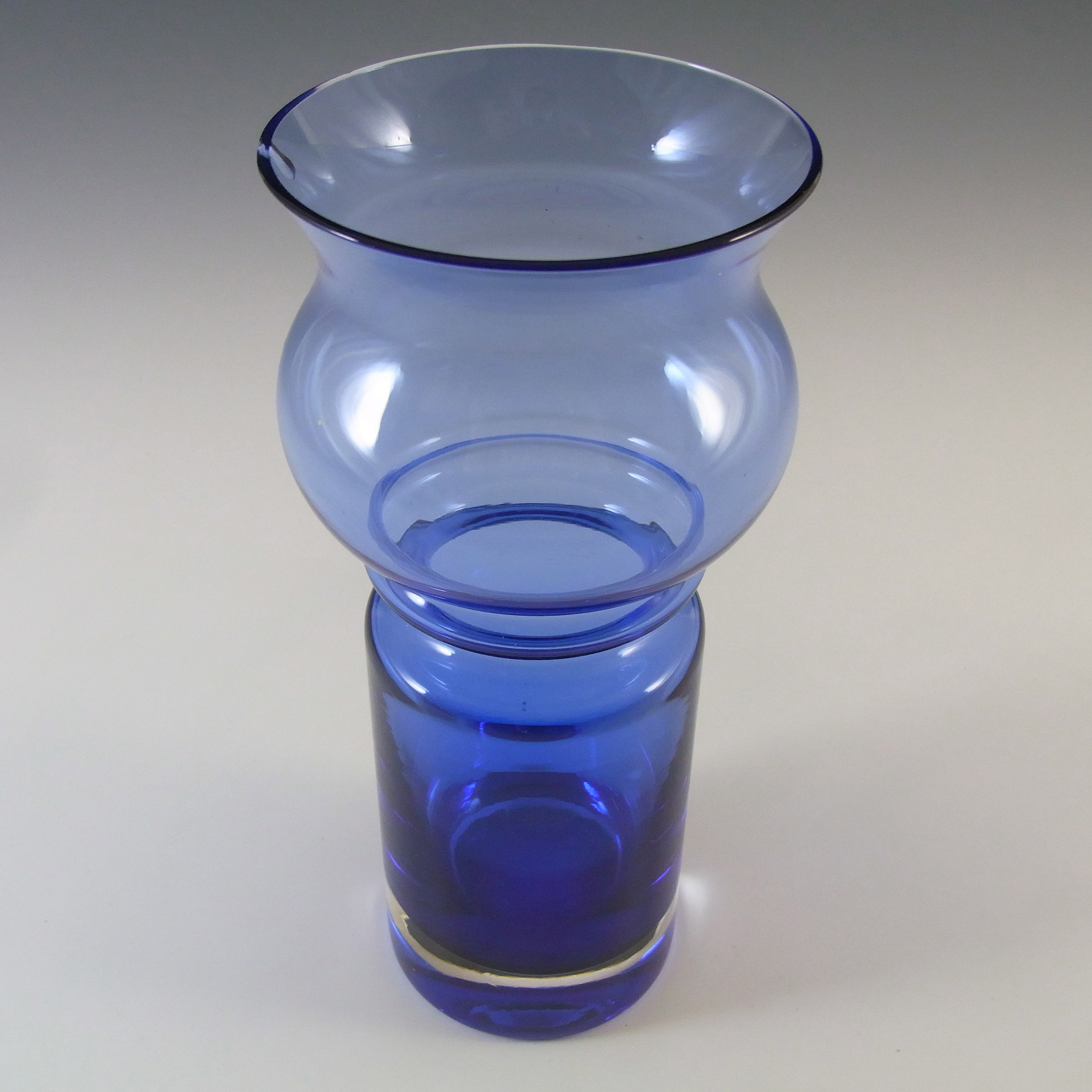 (image for) Riihimaki #1513 Riihimaen Lasi Oy Blue Glass 'Tulppaani' Vase - Click Image to Close
