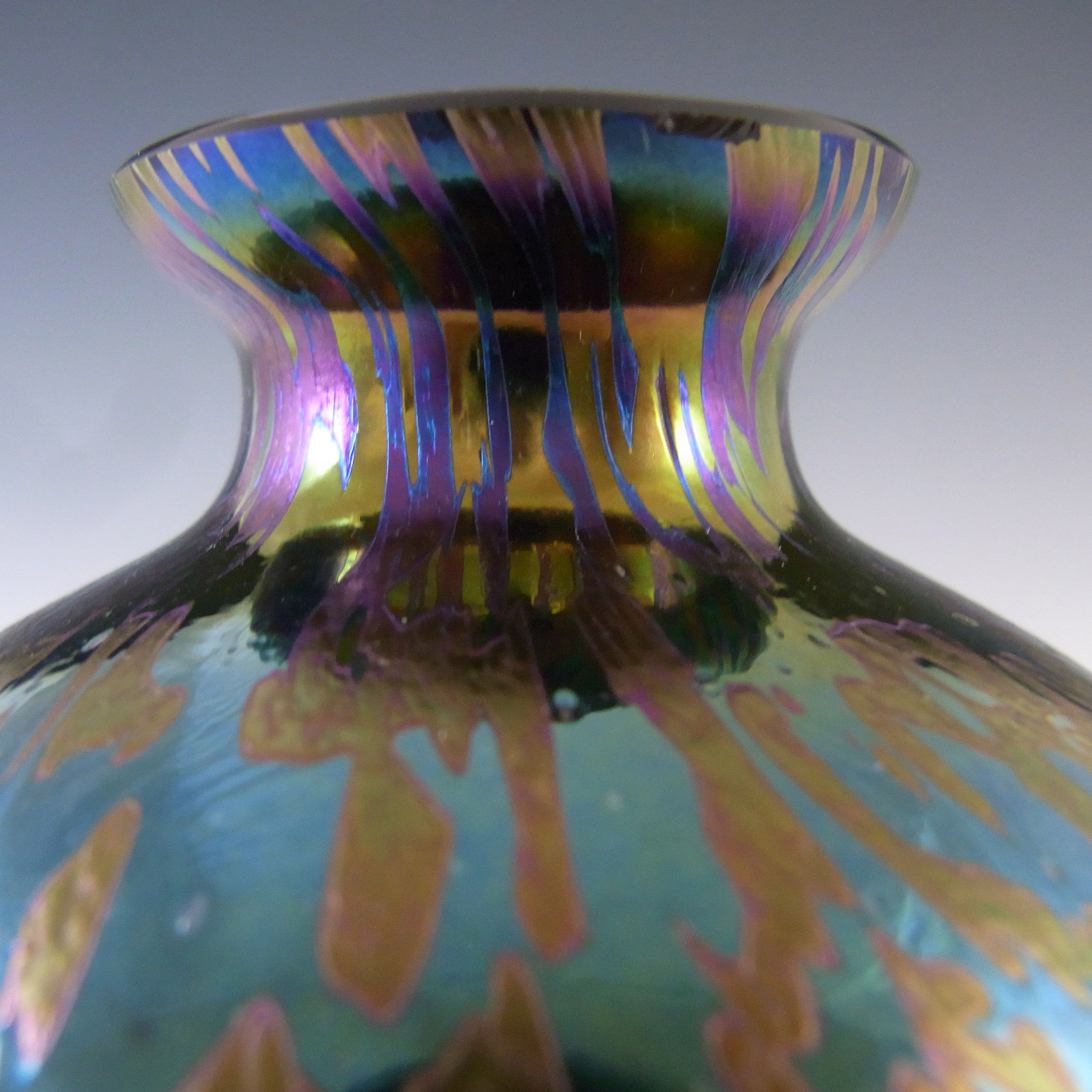 MARKED Royal Brierley Vintage Iridescent Glass 'Studio' Vase - Click Image to Close