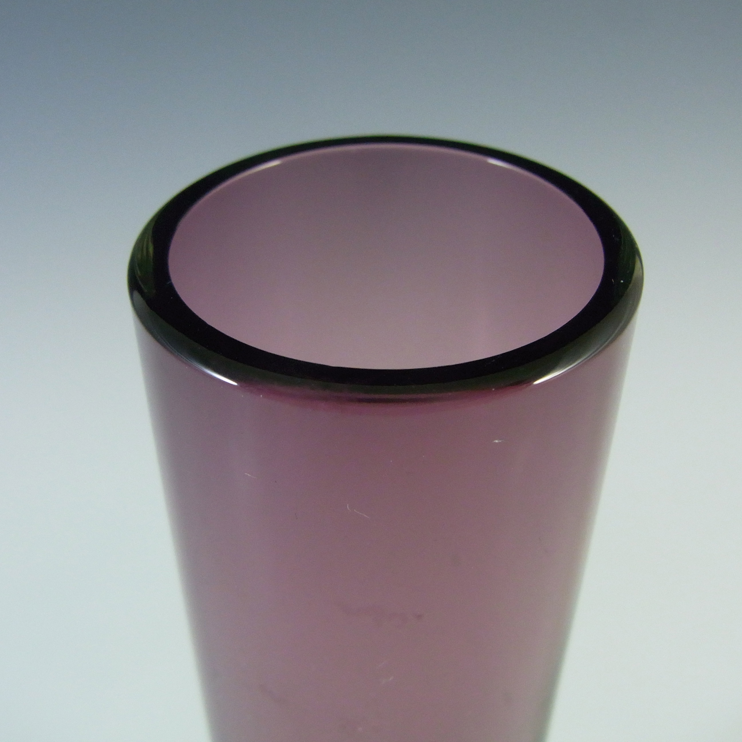 (image for) Riihimaki / Riihimaen Lasi Oy Finnish Purple Glass Vase - Click Image to Close