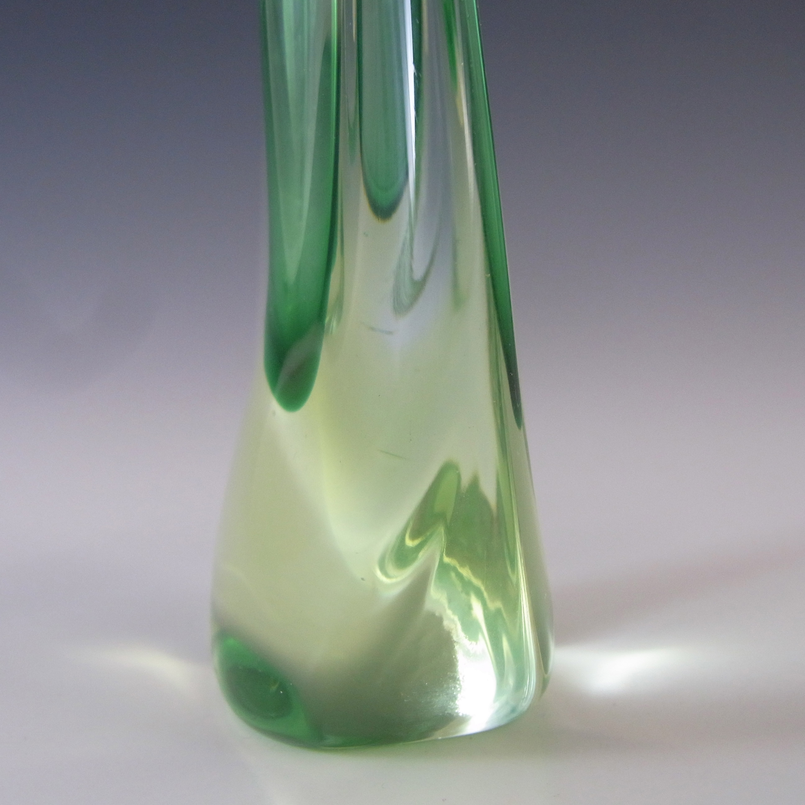 Galliano Ferro Murano Sommerso Green & Uranium Glass Stem Vase - Click Image to Close