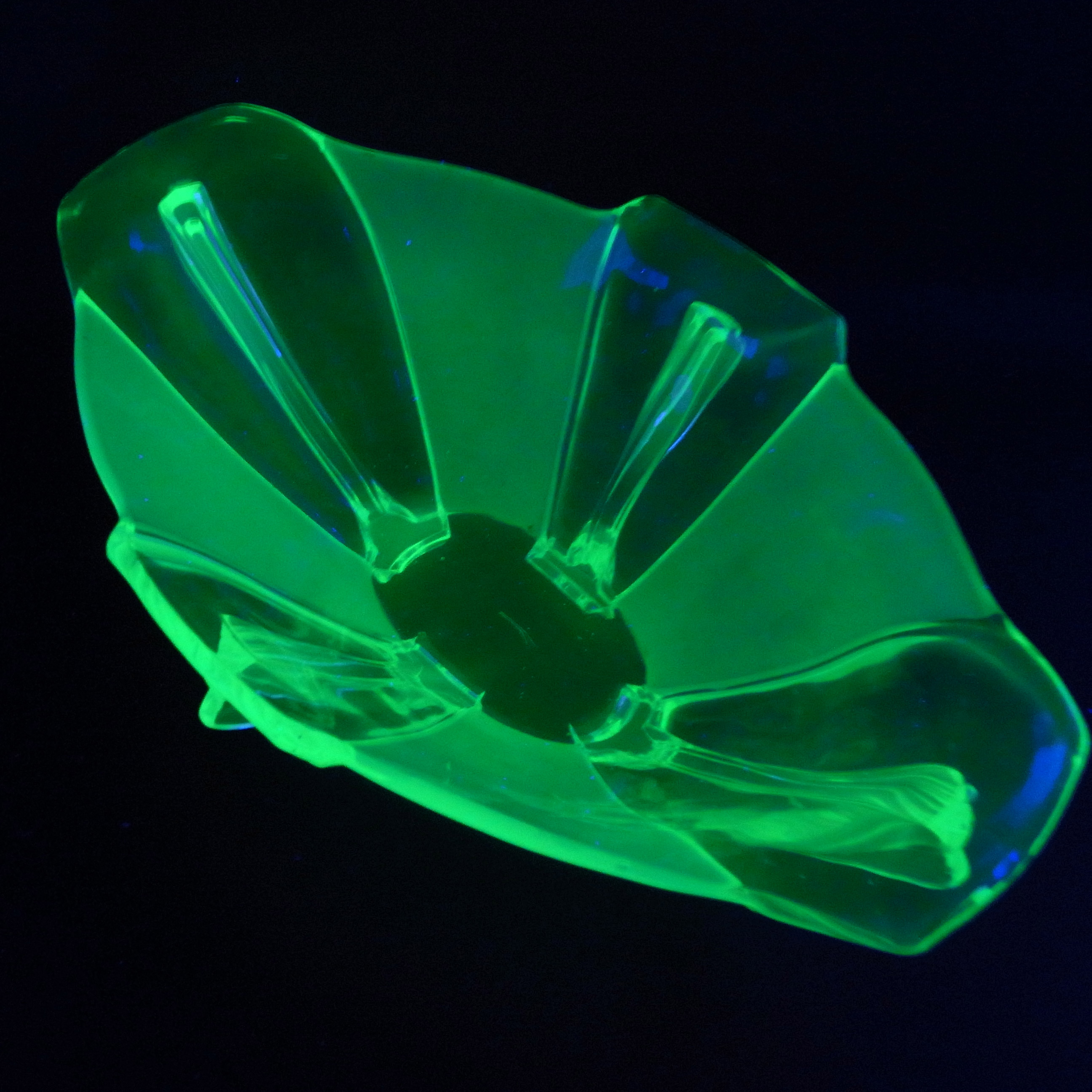 Stölzle #19280 Czech Art Deco Uranium Green Glass Bowl - Click Image to Close