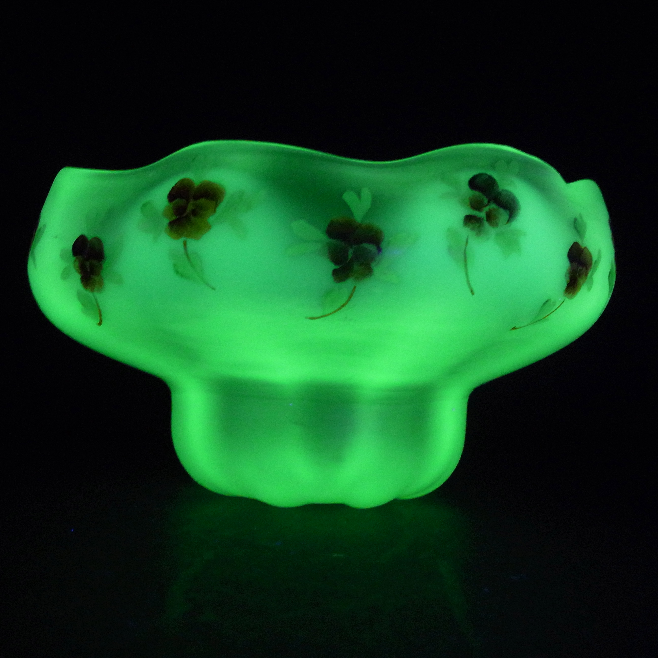 (image for) Victorian Vaseline/Uranium Enamelled Green Glass Bowl - Click Image to Close