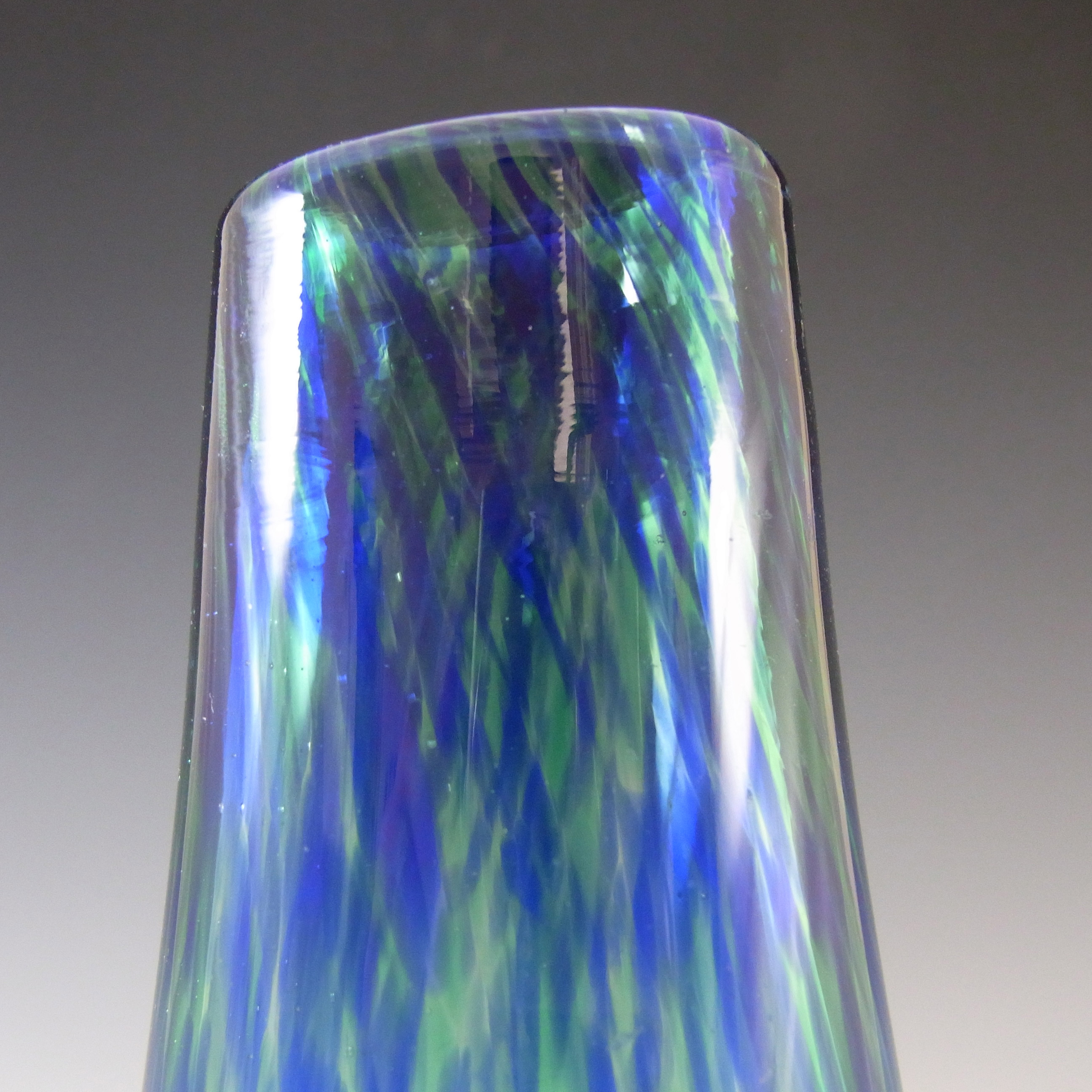 MARKED Wedgwood/Stennett-Willson Blue & Green Speckled Glass Vase - Click Image to Close