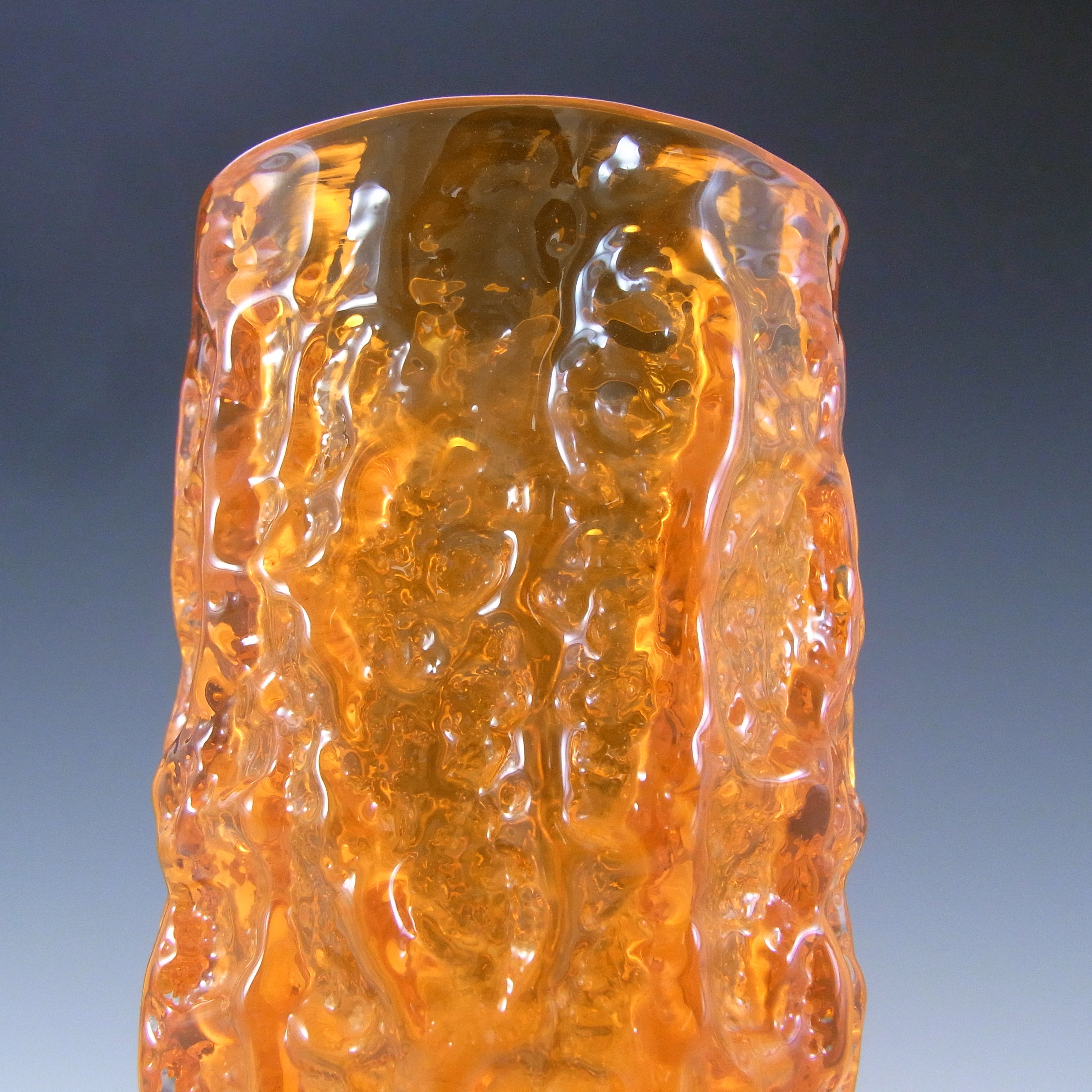 (image for) Whitefriars #9690 Baxter 7.5" Tangerine Glass Textured Bark Vase - Click Image to Close
