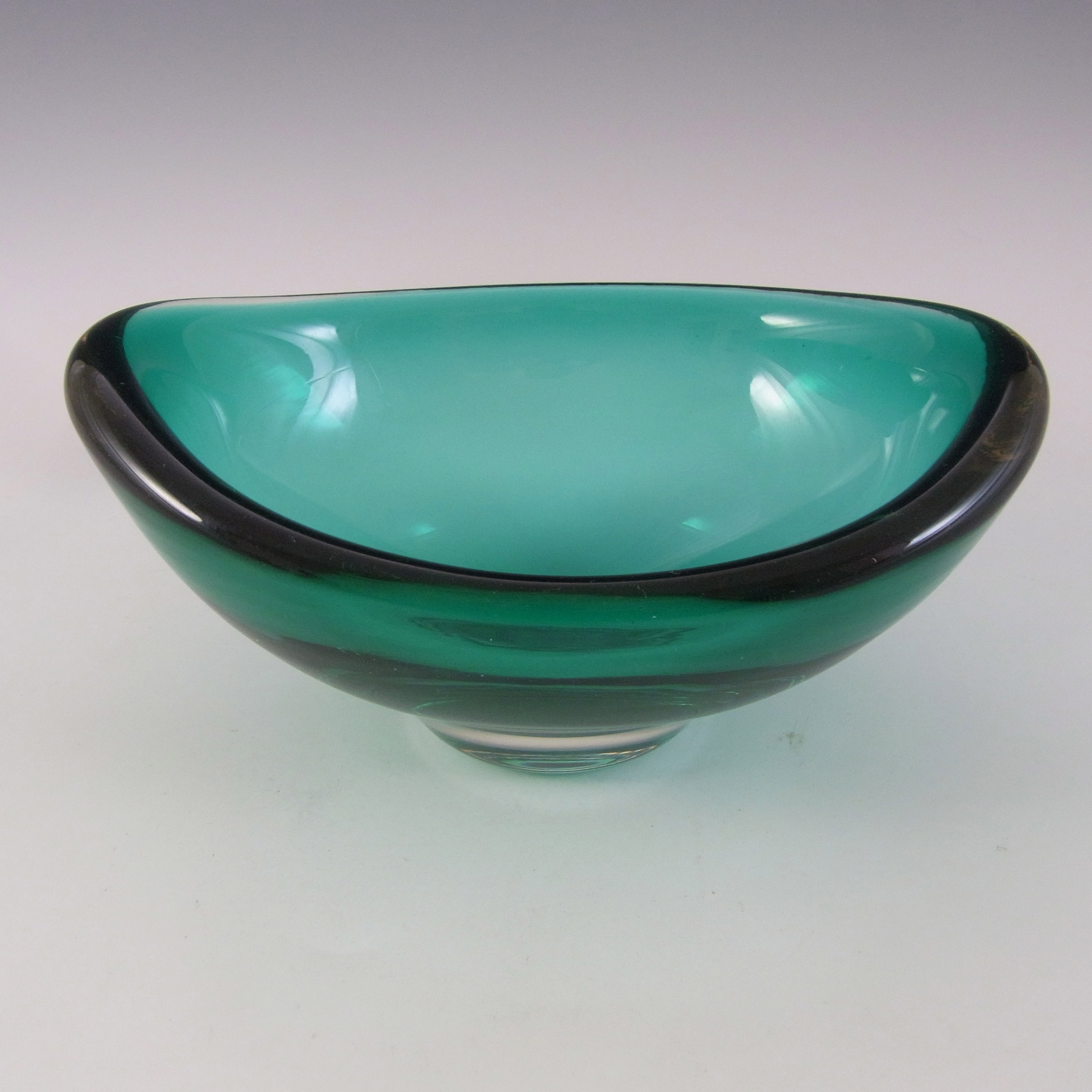 Whitefriars #9515 Cased Green Glass Oval Bowl - Click Image to Close