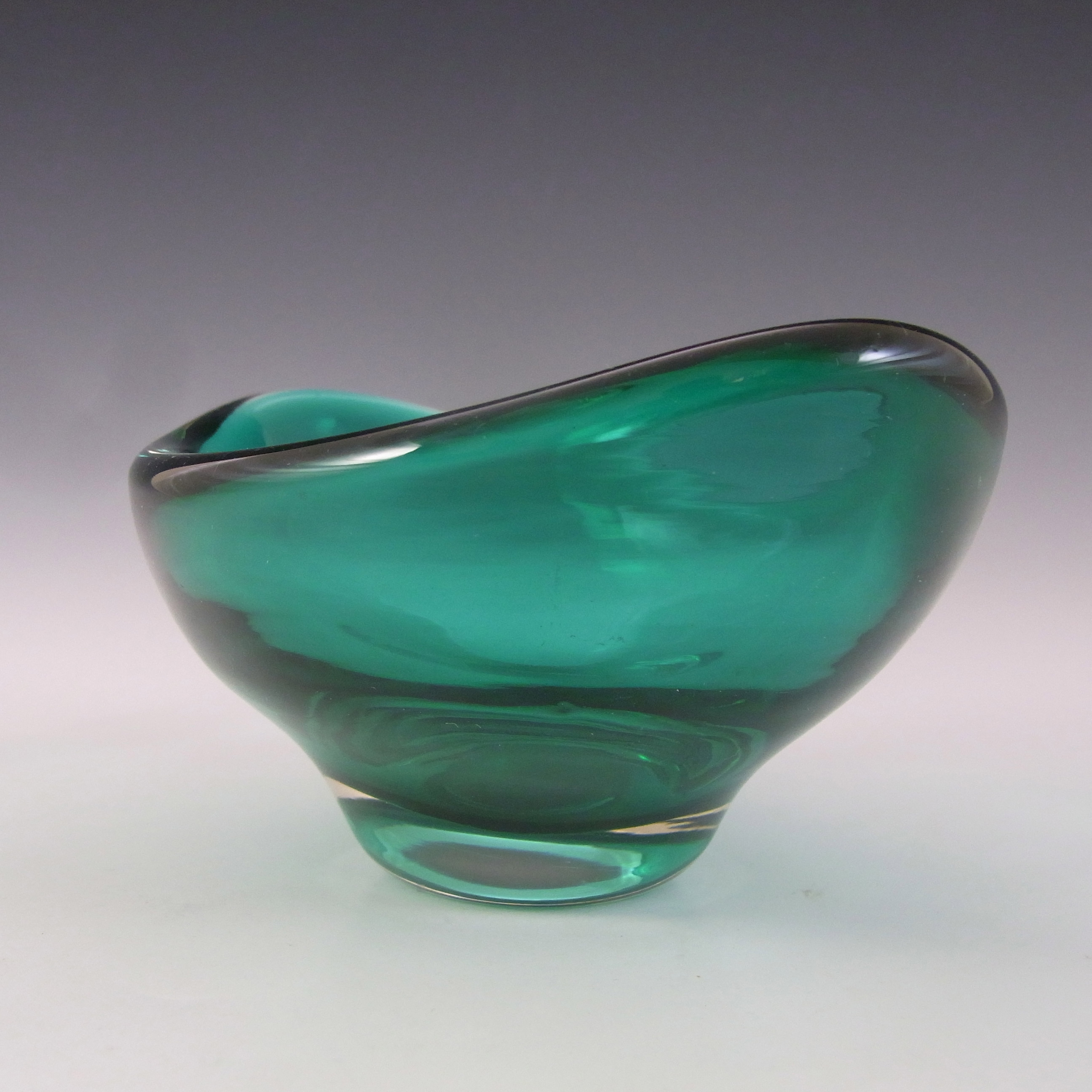 (image for) Whitefriars #9515 Cased Green Glass Oval Bowl - Click Image to Close