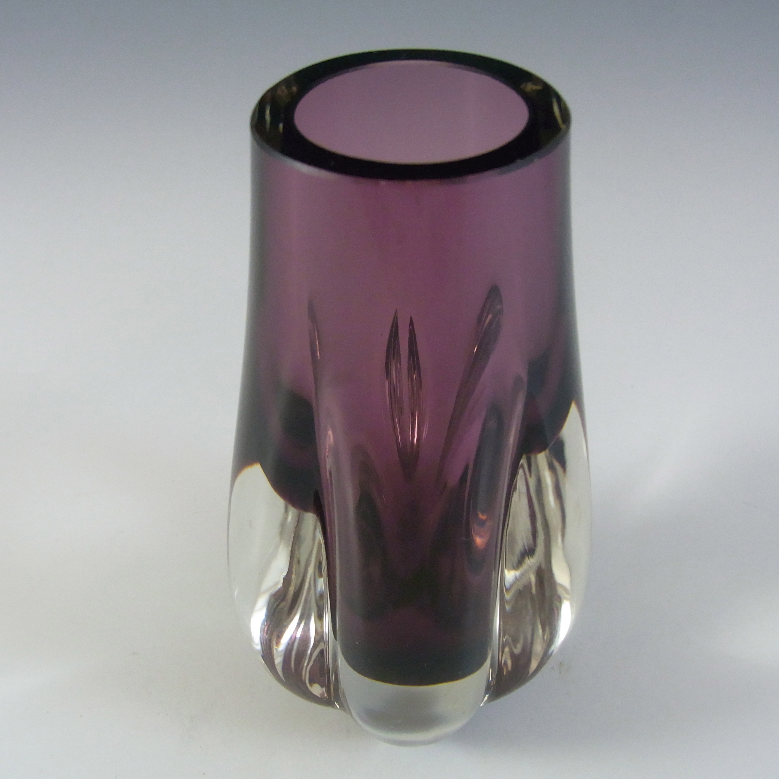 (image for) Whitefriars #9727 Baxter Aubergine Purple Glass Lobed Vase - Click Image to Close