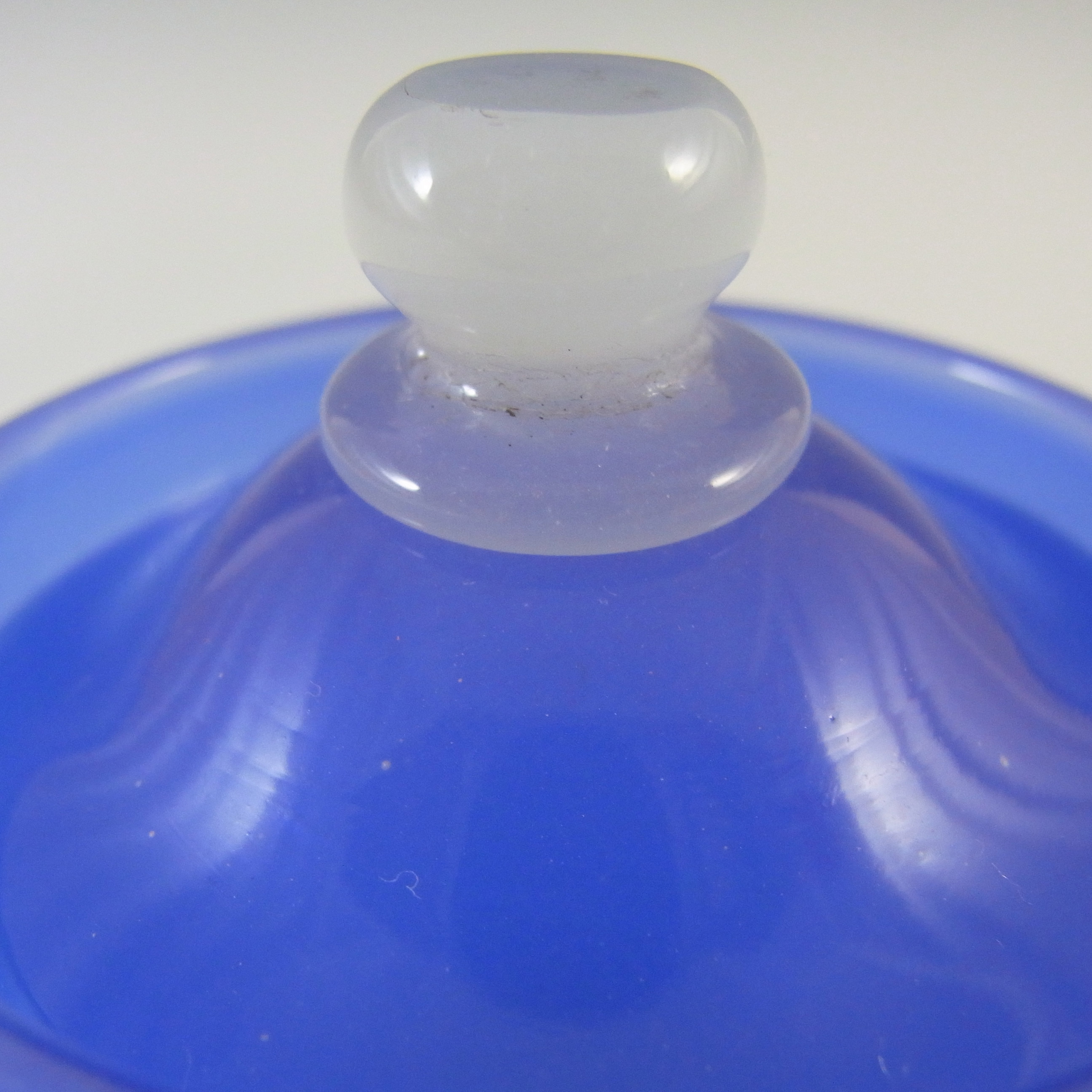 (image for) Stevens + Williams Stourbridge Alabaster Blue Glass Pot / Bowl - Click Image to Close