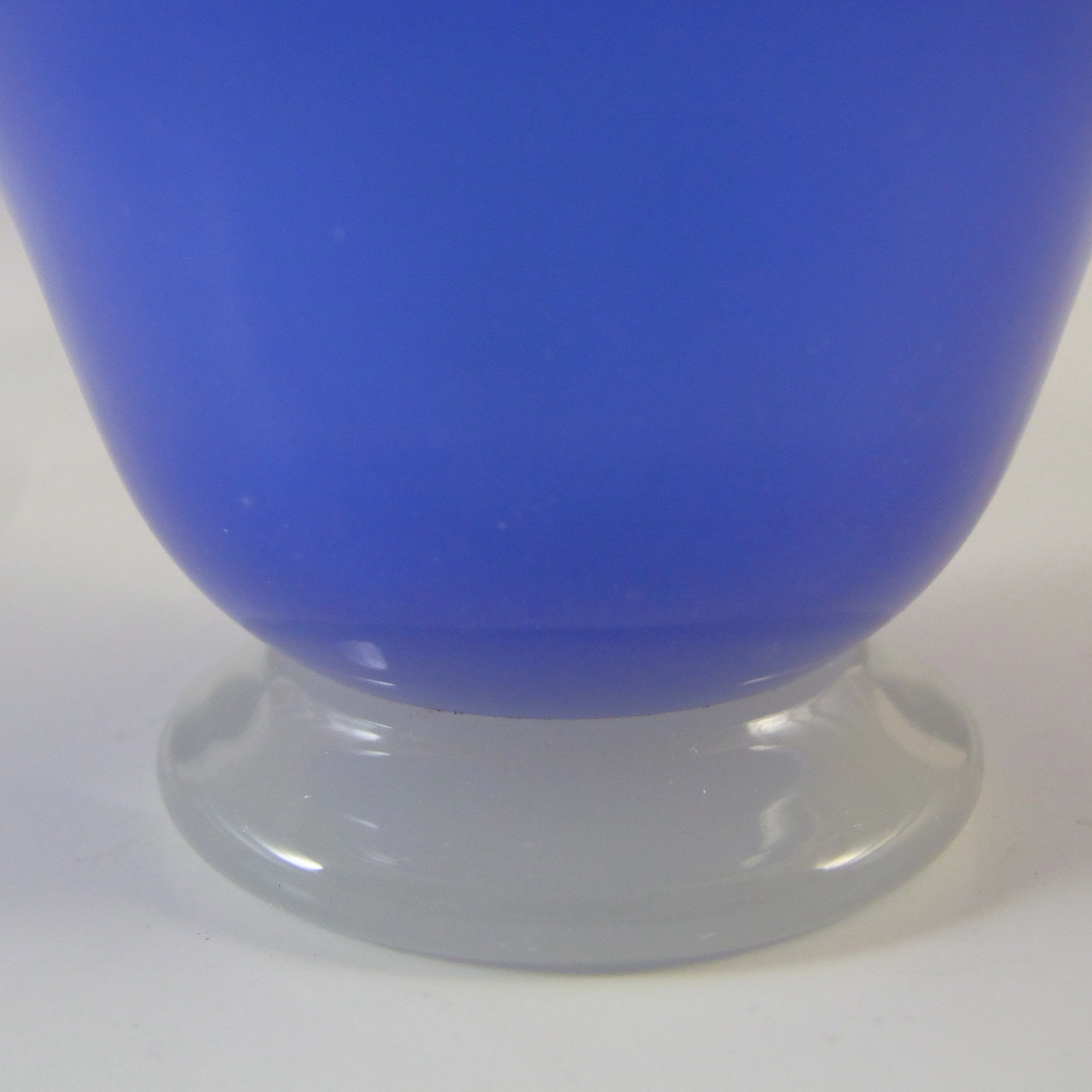 (image for) Stevens + Williams Stourbridge Alabaster Blue Glass Pot / Bowl - Click Image to Close