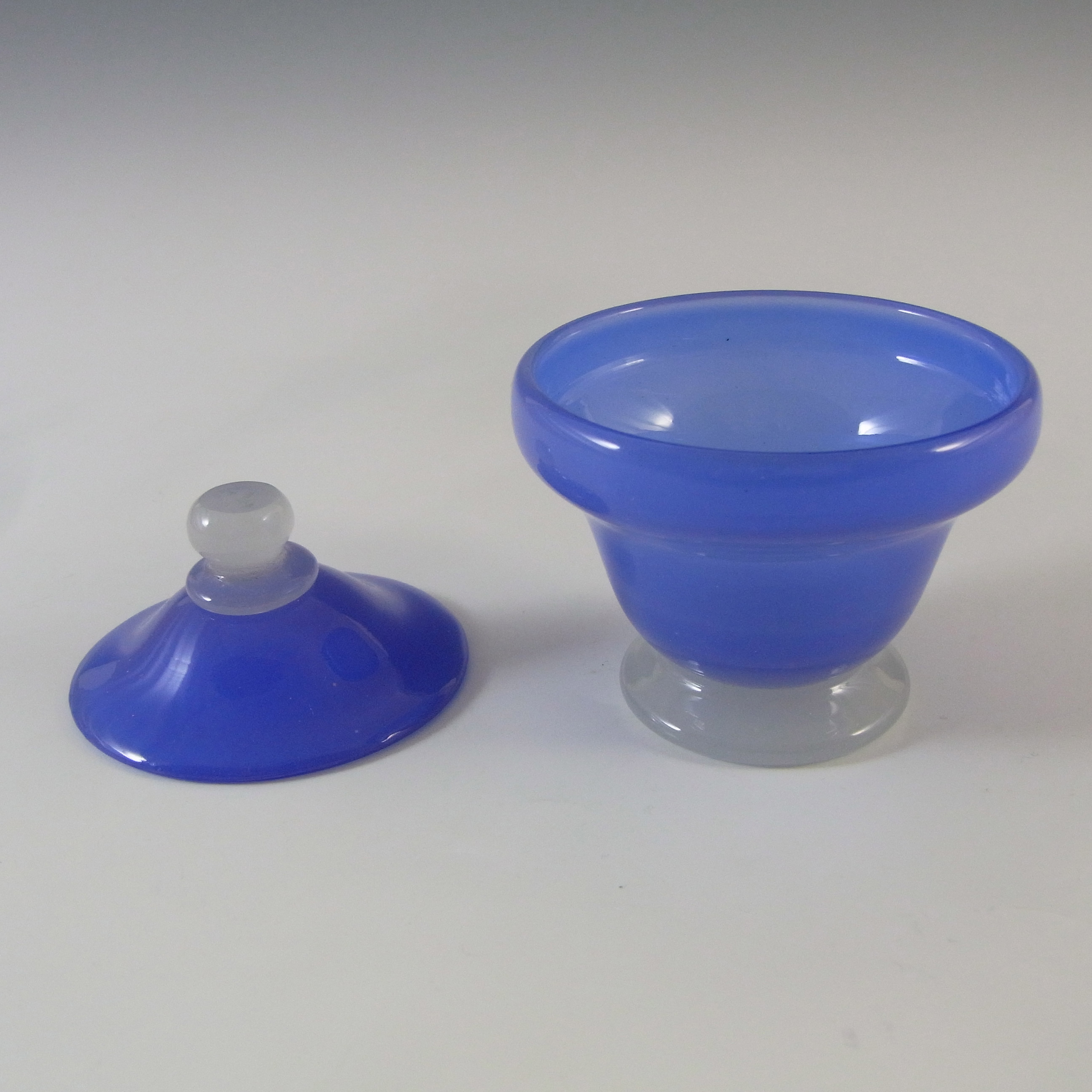 Stevens + Williams Stourbridge Alabaster Blue Glass Pot / Bowl - Click Image to Close