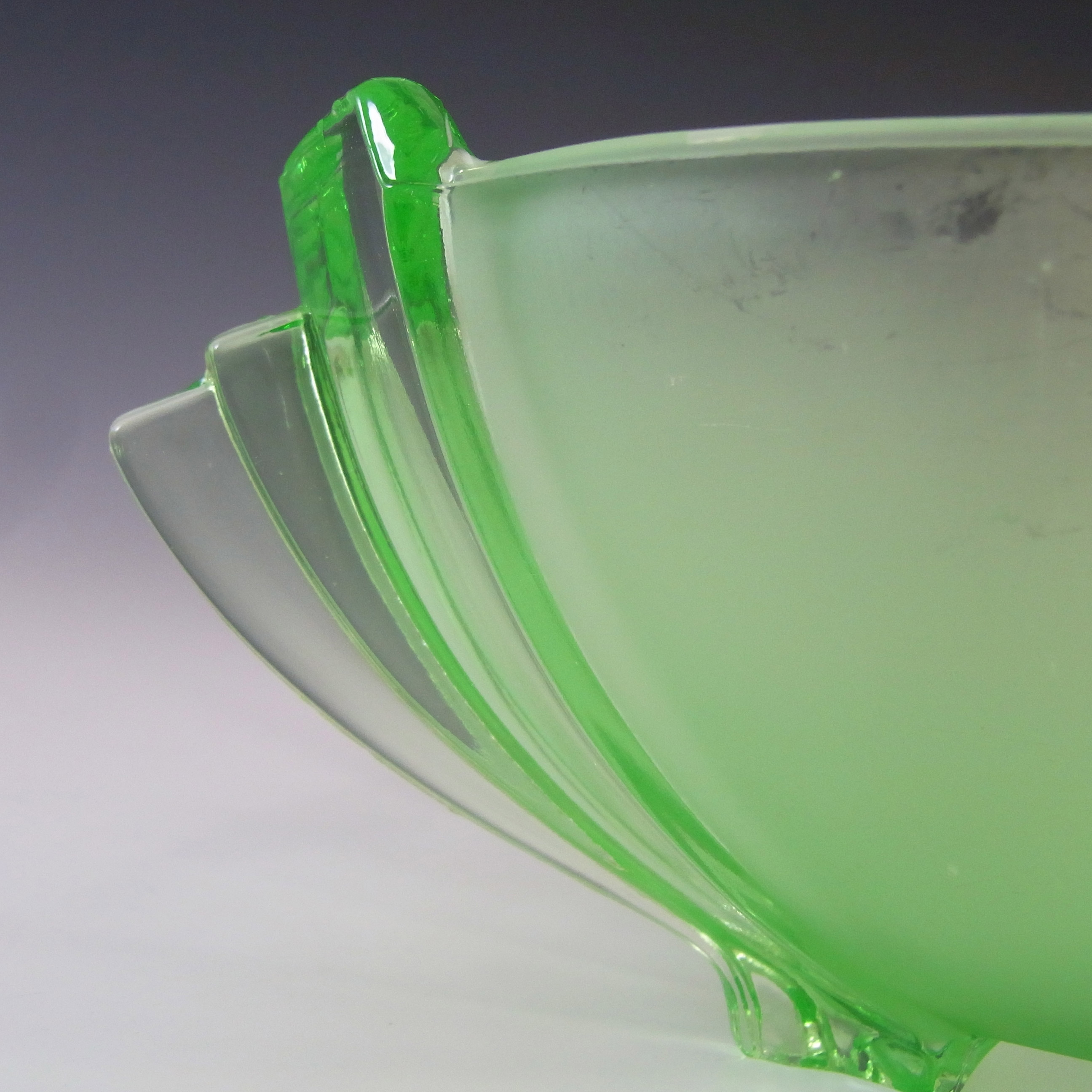 (image for) Stölzle #19279 Czech Art Deco Uranium Green Glass Bowl - Click Image to Close