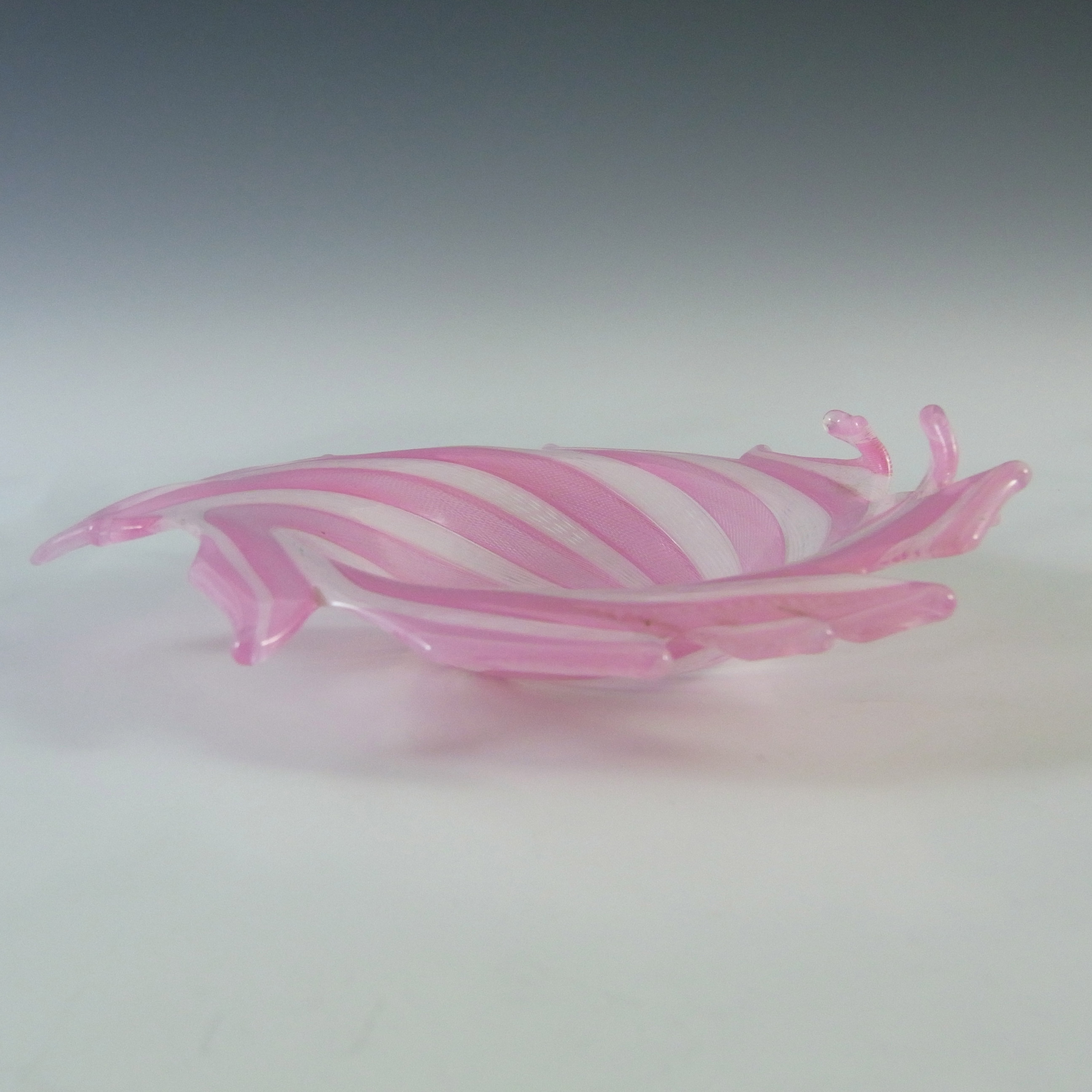 Murano Pink & White Zanfirico Filigree Glass Leaf Bowl - Click Image to Close