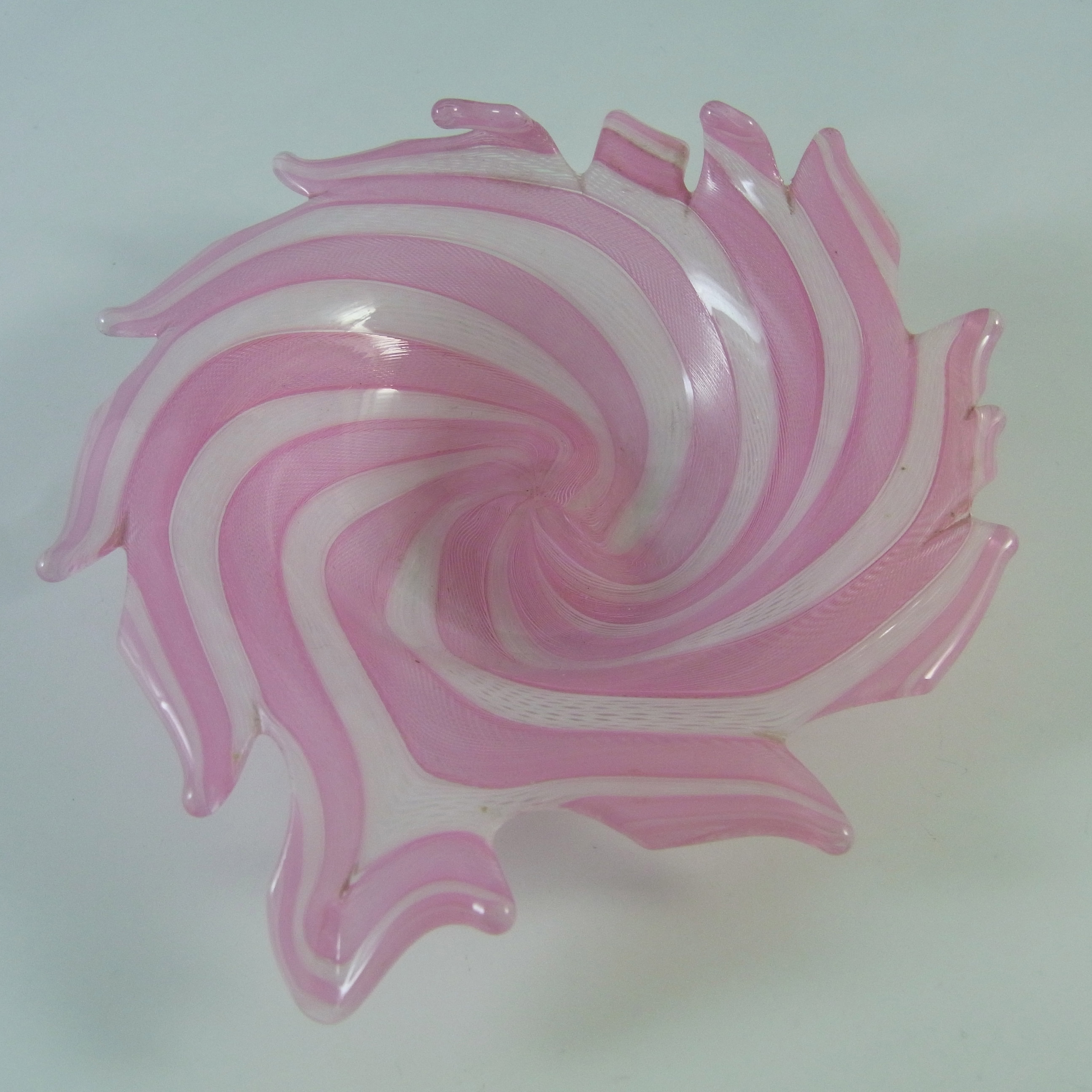 (image for) Murano Pink & White Zanfirico Filigree Glass Leaf Bowl - Click Image to Close