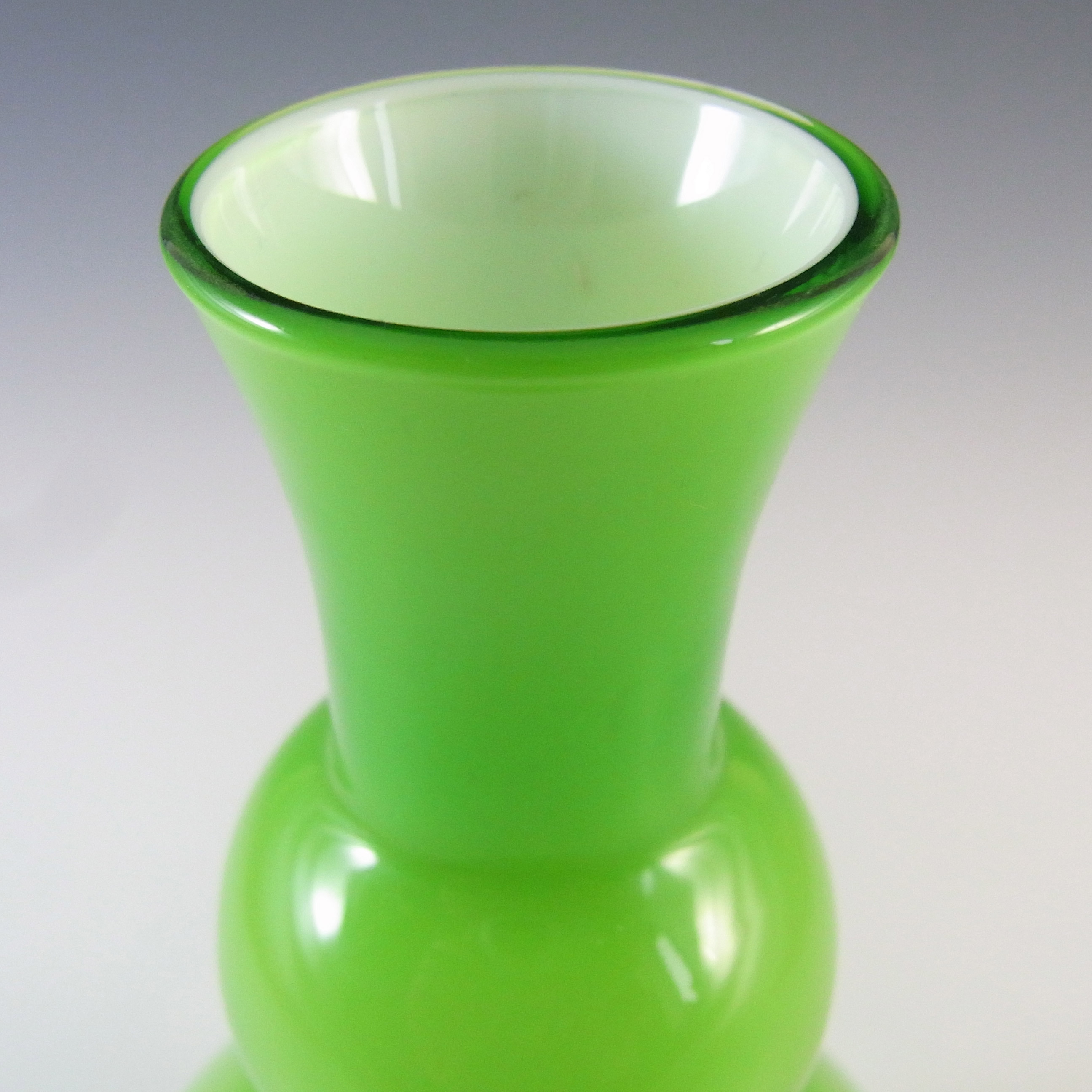 Scandinavian Style Vintage Retro Green Cased Glass Vase - Click Image to Close
