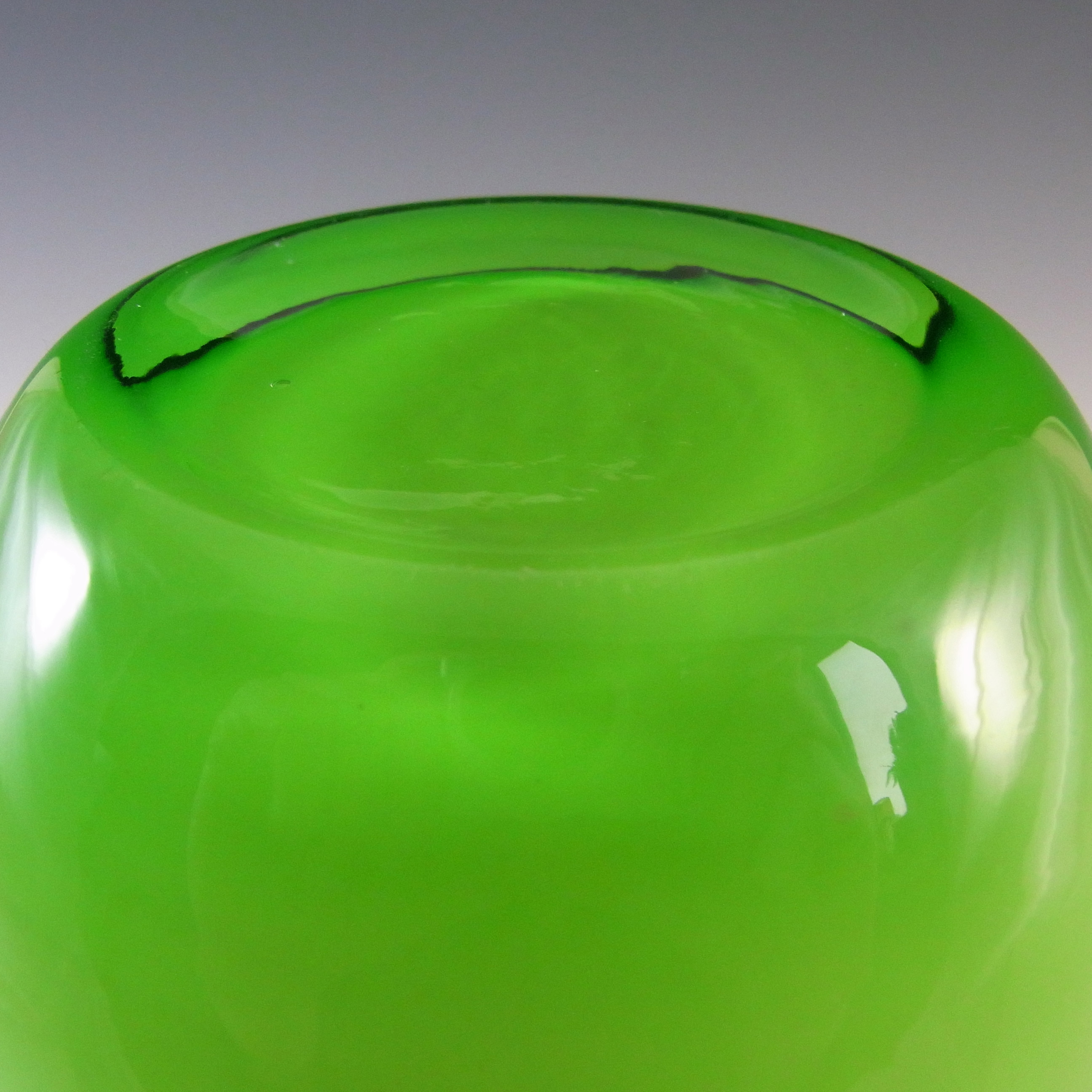 Scandinavian Style Vintage Retro Green Cased Glass Vase - Click Image to Close