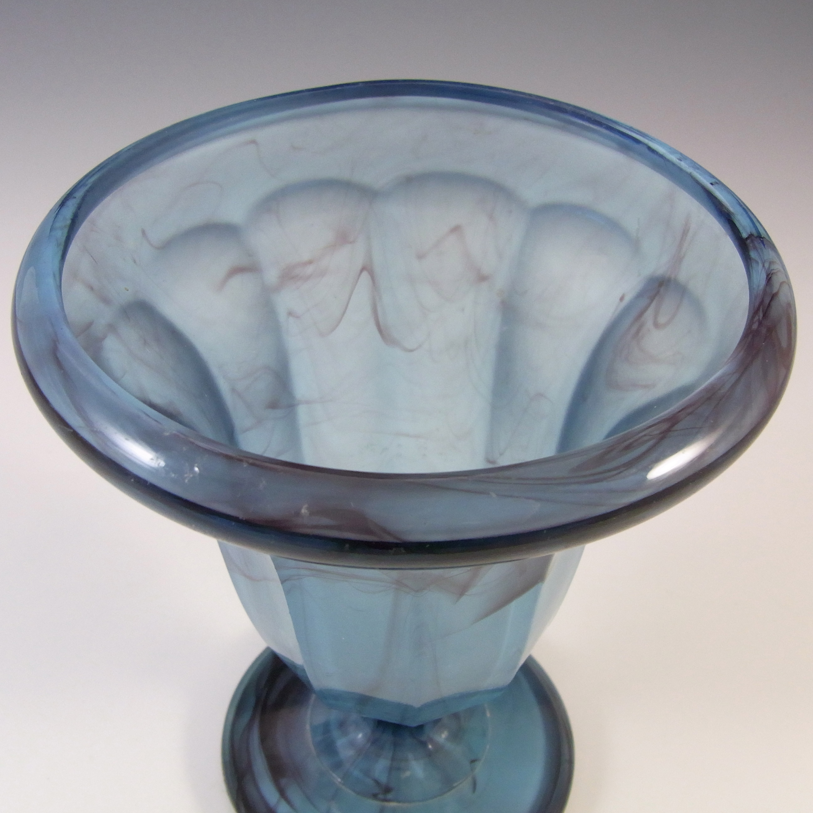 Davidson #294 British Art Deco Blue Cloud Glass Vase - Click Image to Close