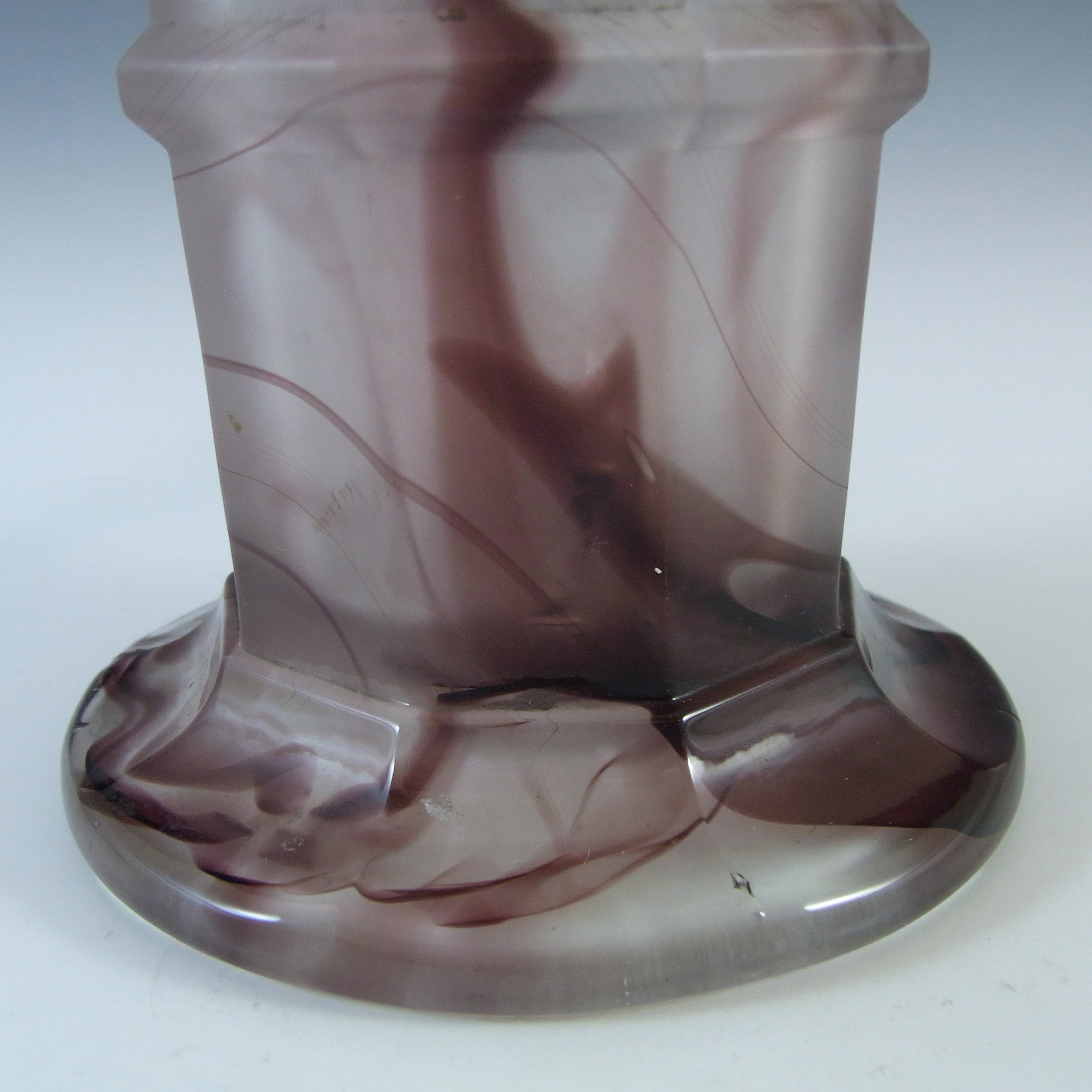 Davidson #279D 7" Art Deco Purple Cloud Glass Vase - Click Image to Close