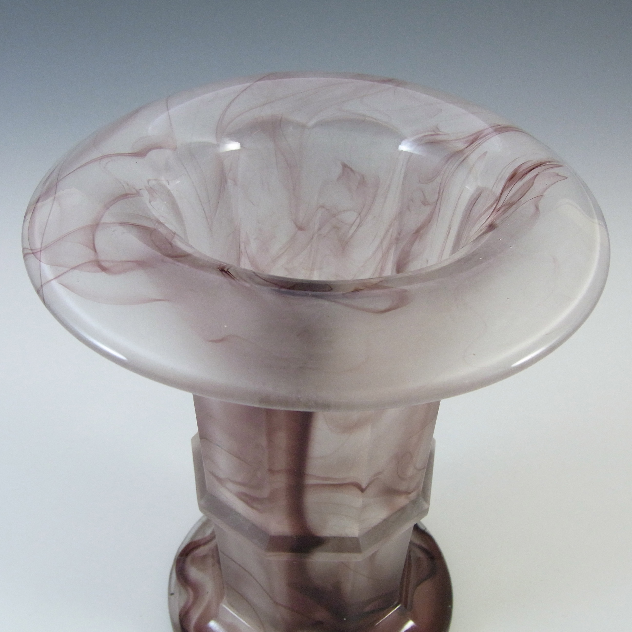 Davidson #279D 7" Art Deco Purple Cloud Glass Vase - Click Image to Close