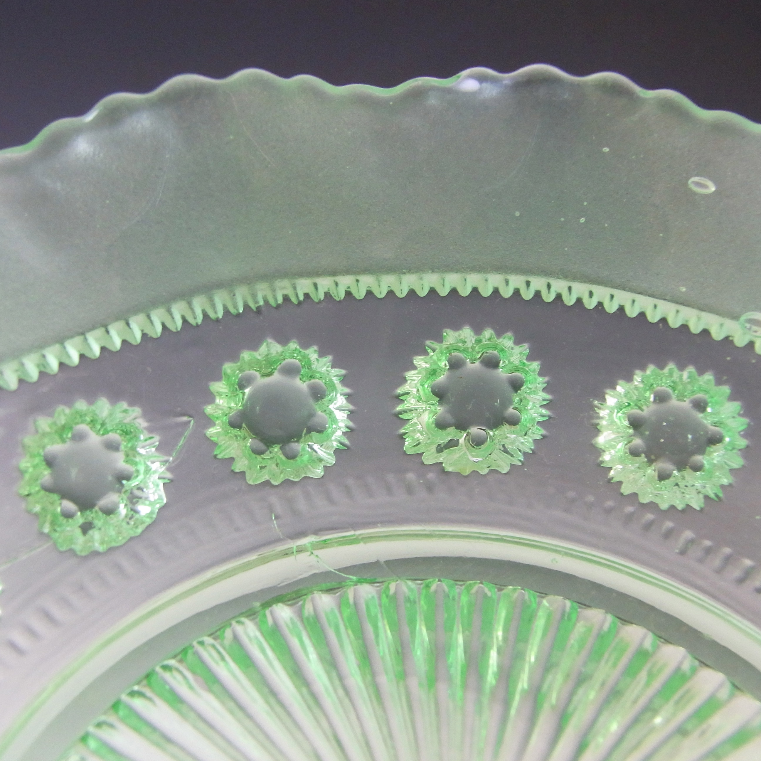 (image for) Davidson #269 Art Deco Green Glass 'Blackberry Prunt' Bowl - Click Image to Close