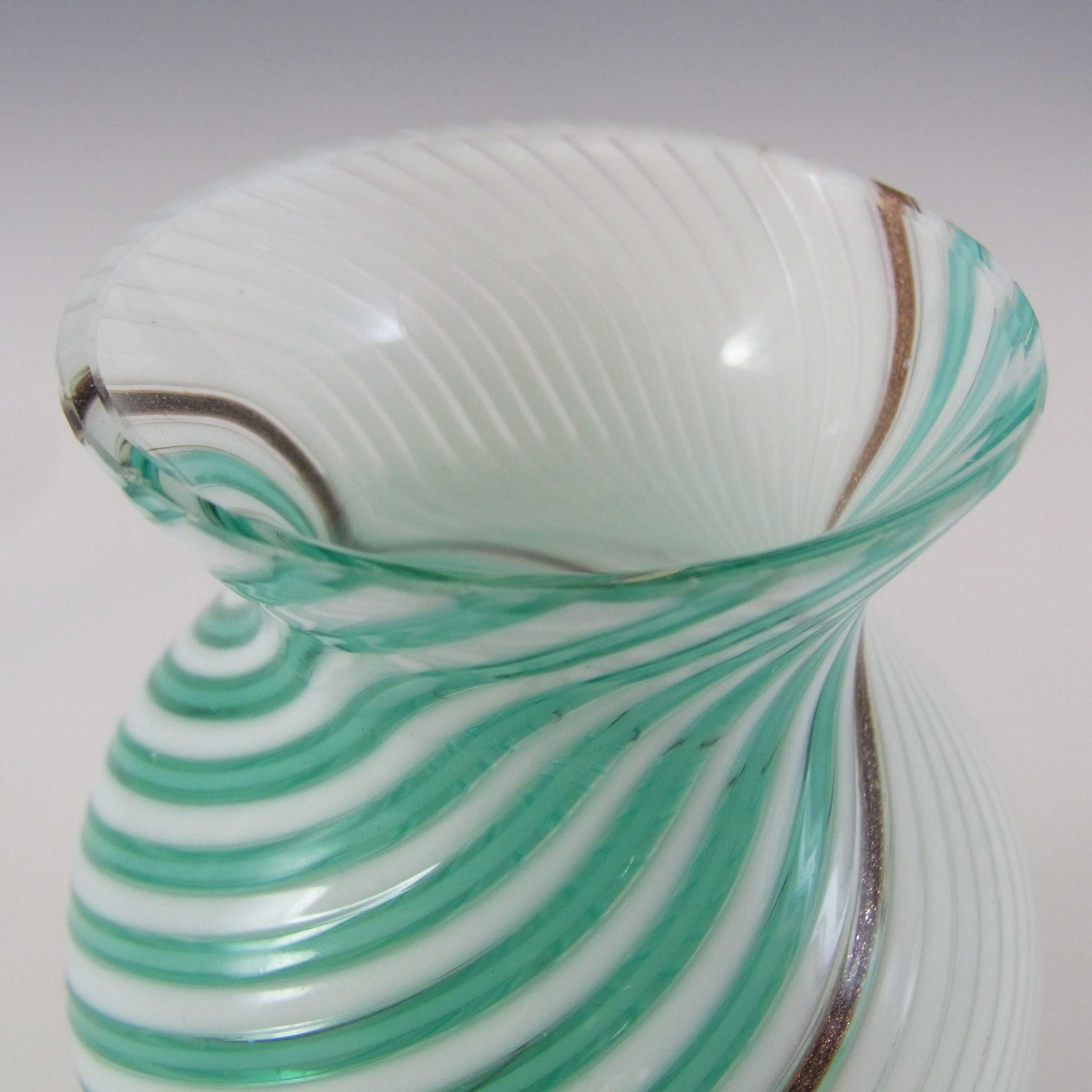 Aureliano Toso / Dino Martens Mezza Filigrana Glass Vase #5701 - Click Image to Close