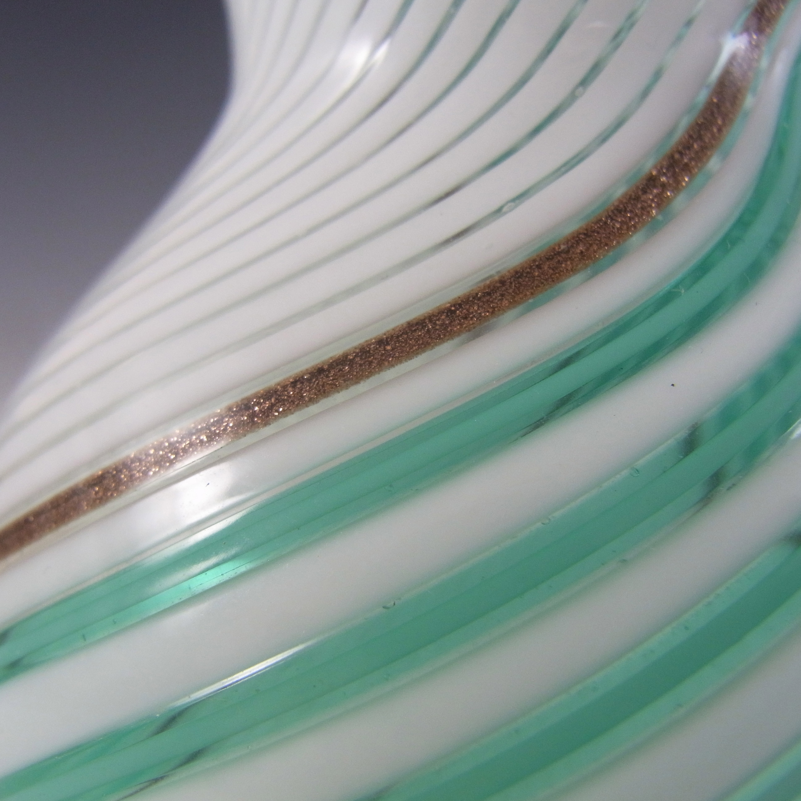Aureliano Toso / Dino Martens Mezza Filigrana Glass Vase #5701 - Click Image to Close