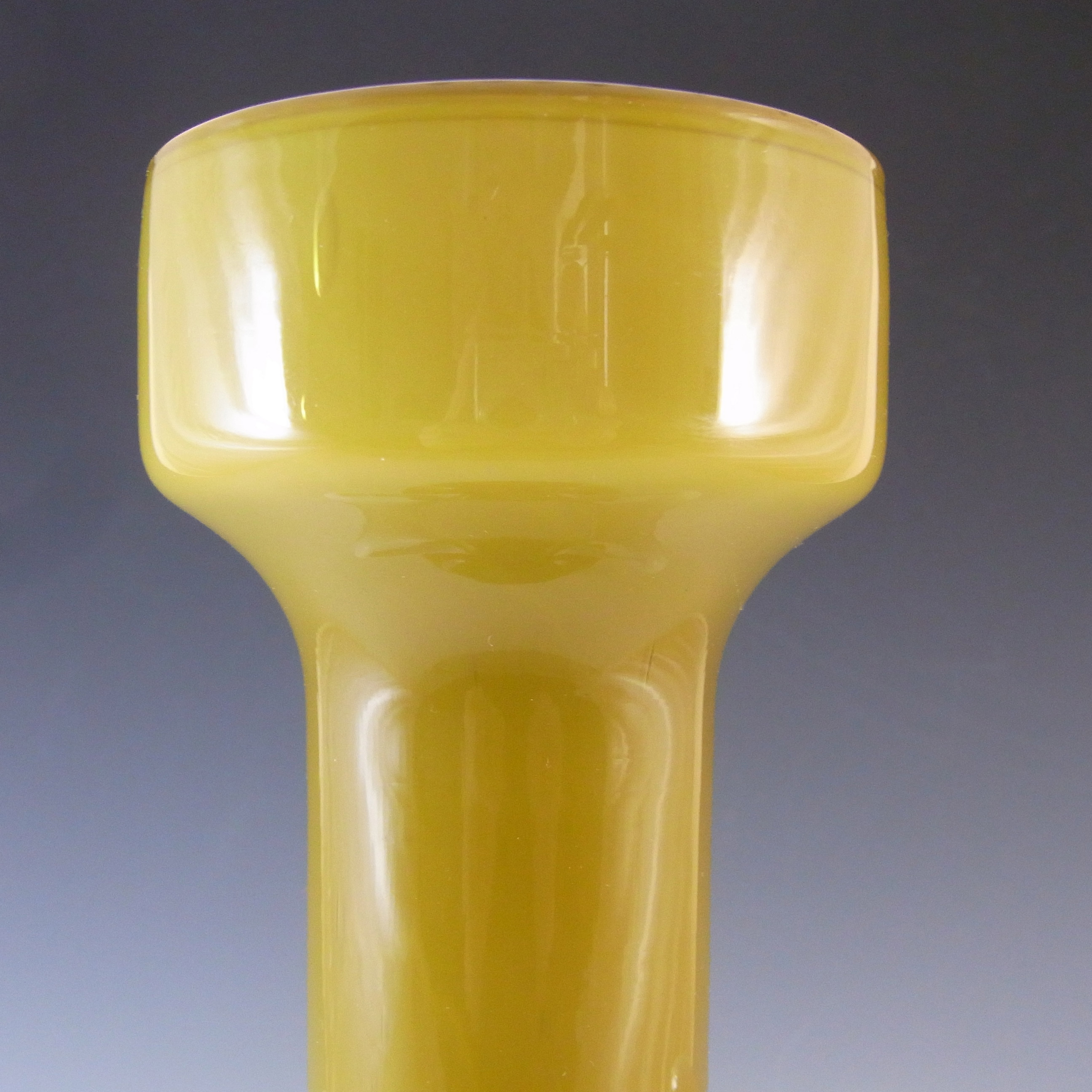 (image for) Empoli 1970's Italian Green & White Retro Cased Glass Vase - Click Image to Close