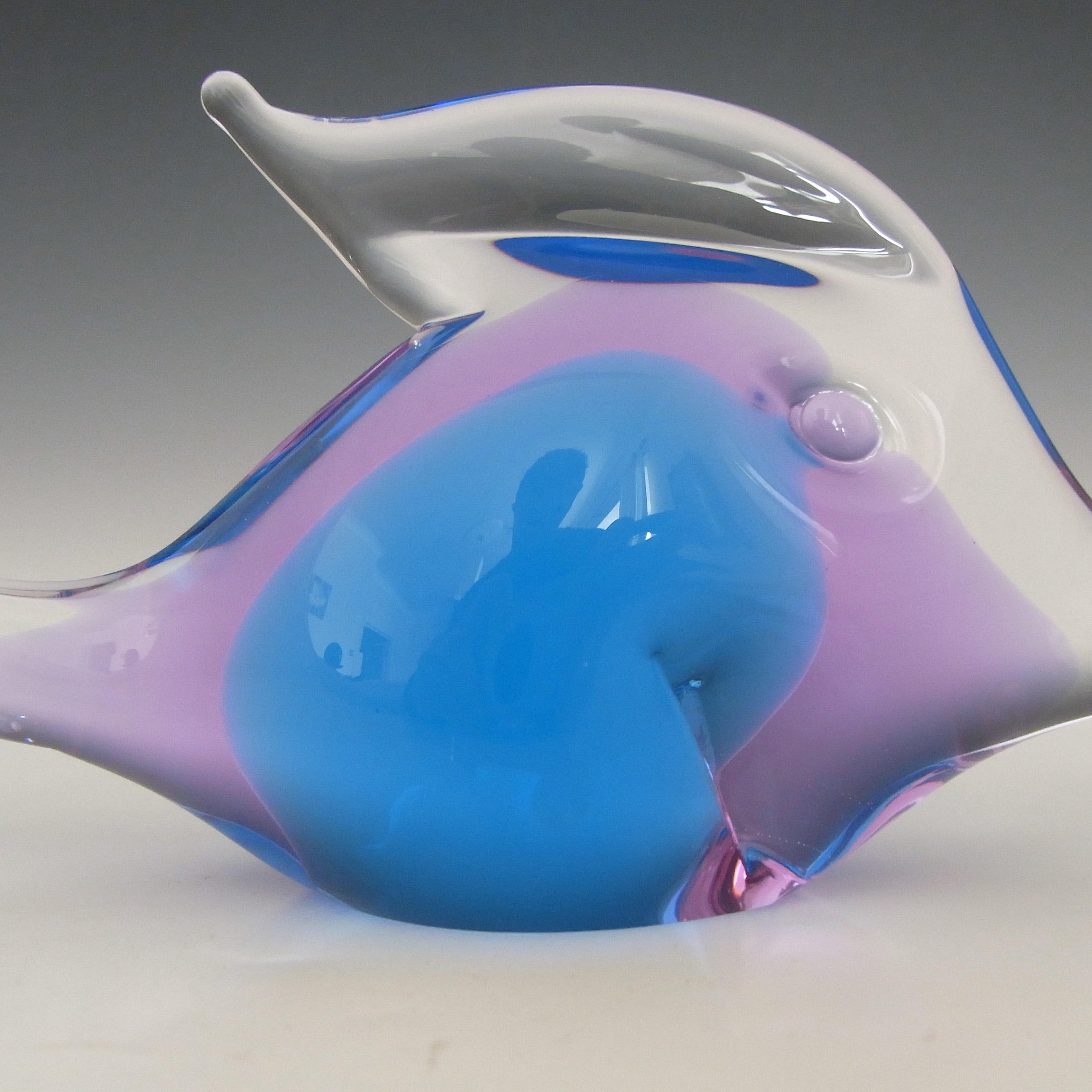 SIGNED FM Konstglas Neodymium Lilac & Blue Glass Fish B852 - Click Image to Close